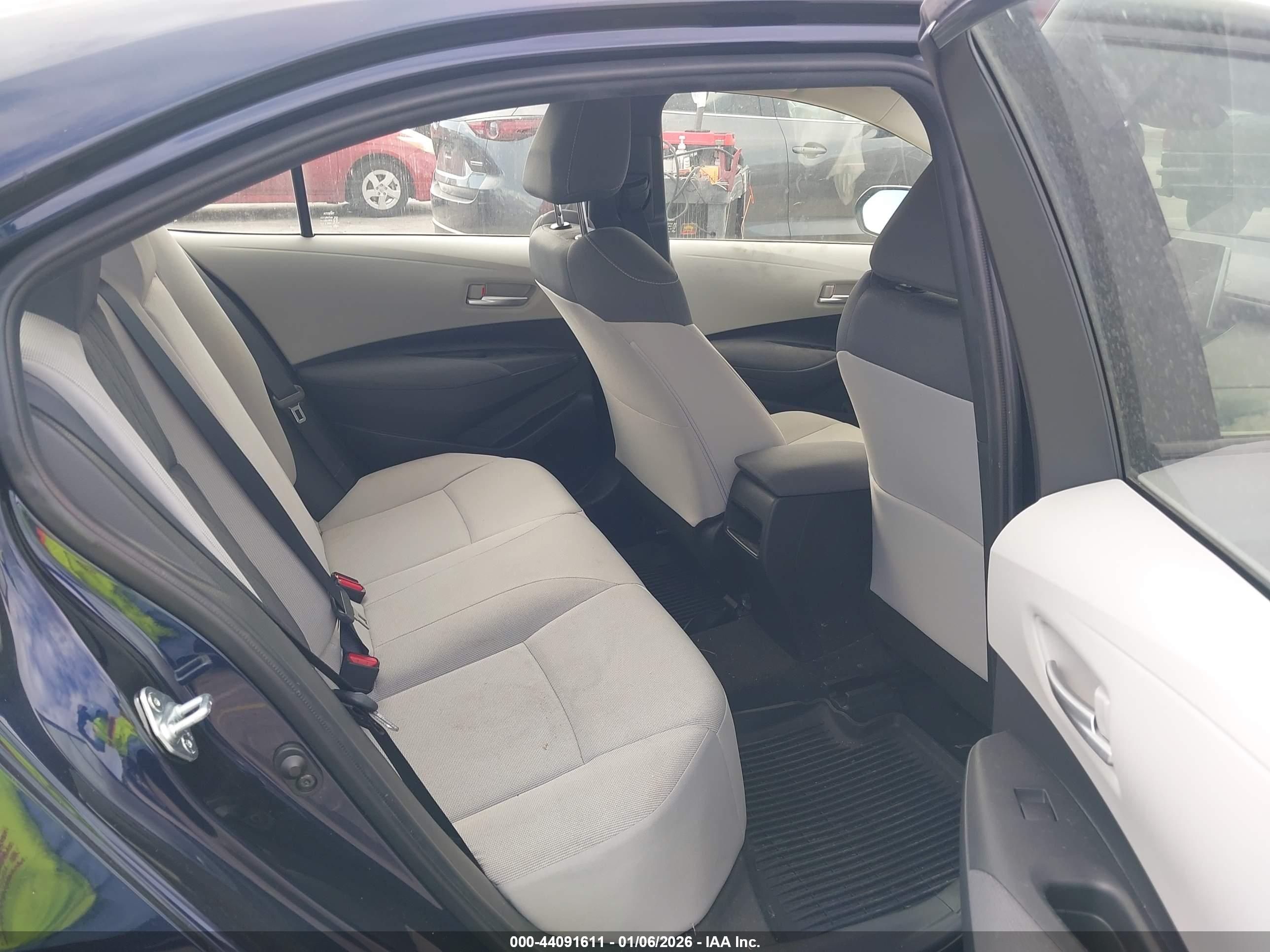TOYOTA COROLLA image 8