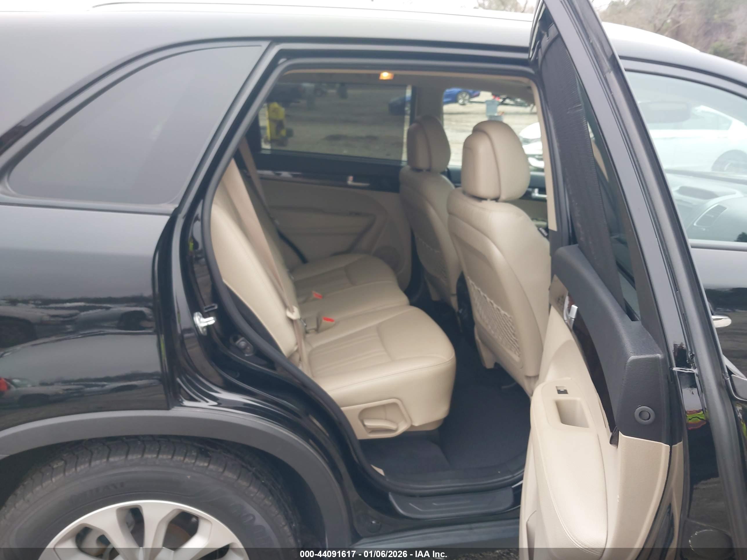 KIA SORENTO image 8