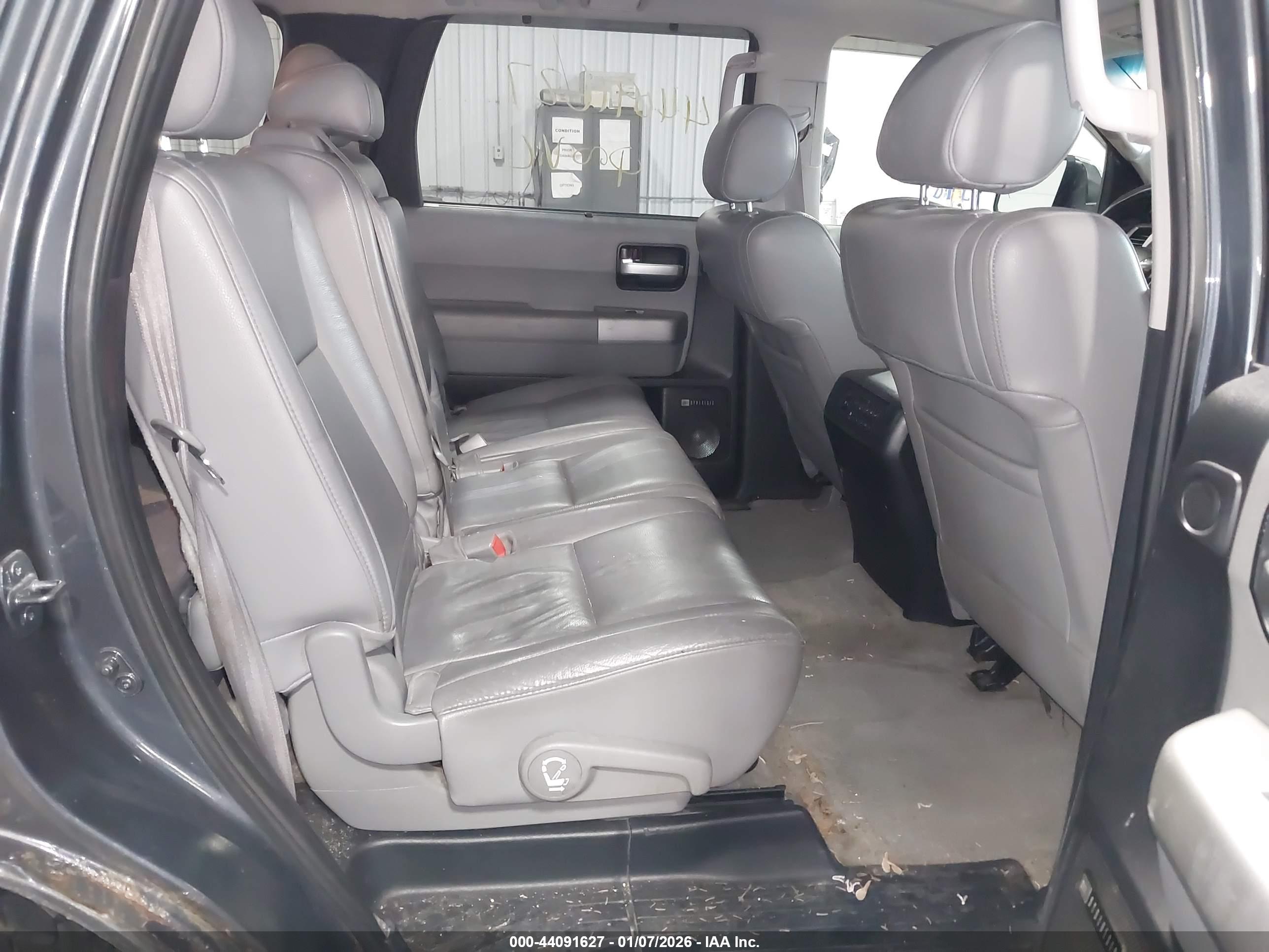 TOYOTA SEQUOIA image 8