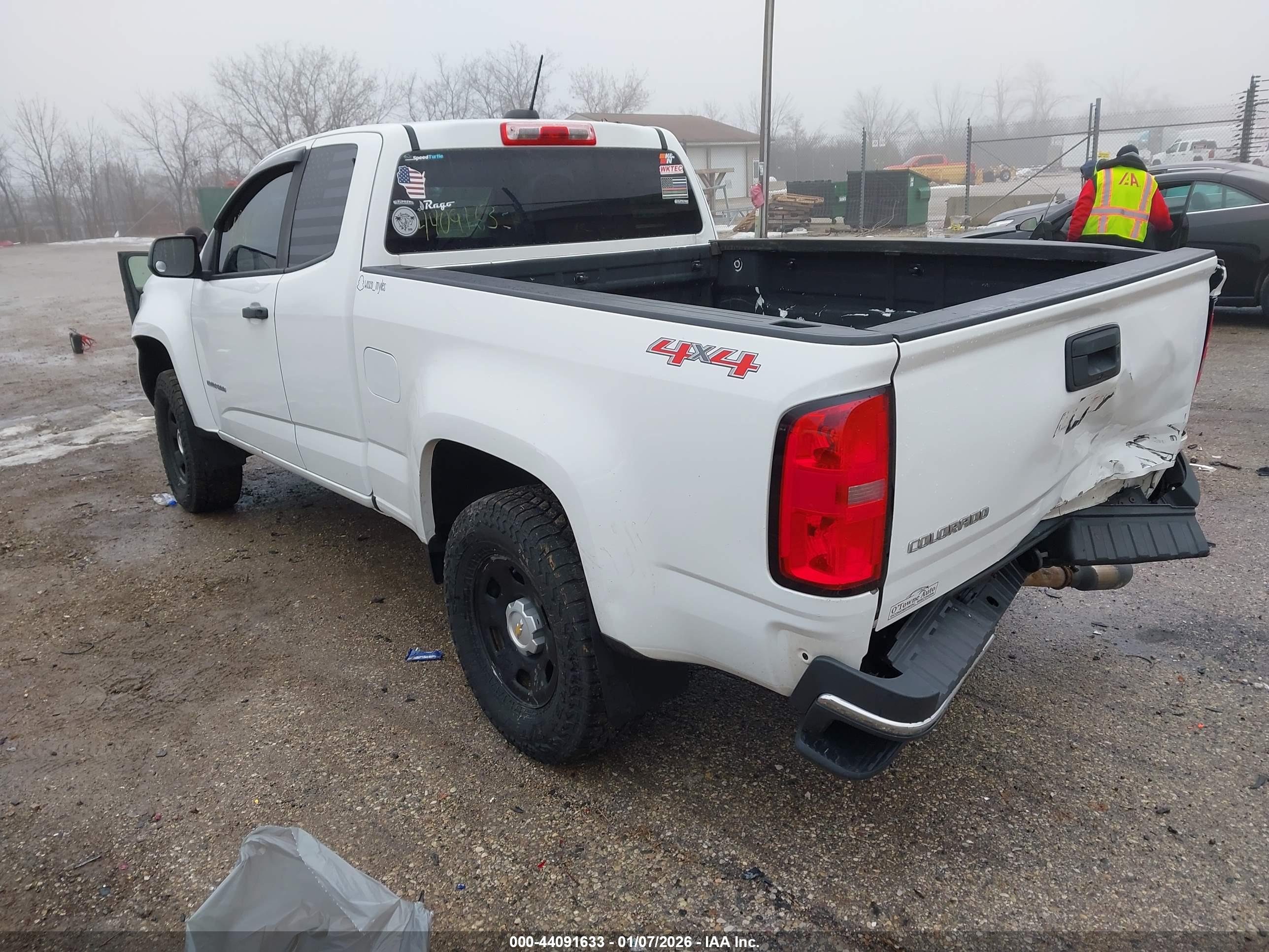 CHEVROLET COLORADO image 3