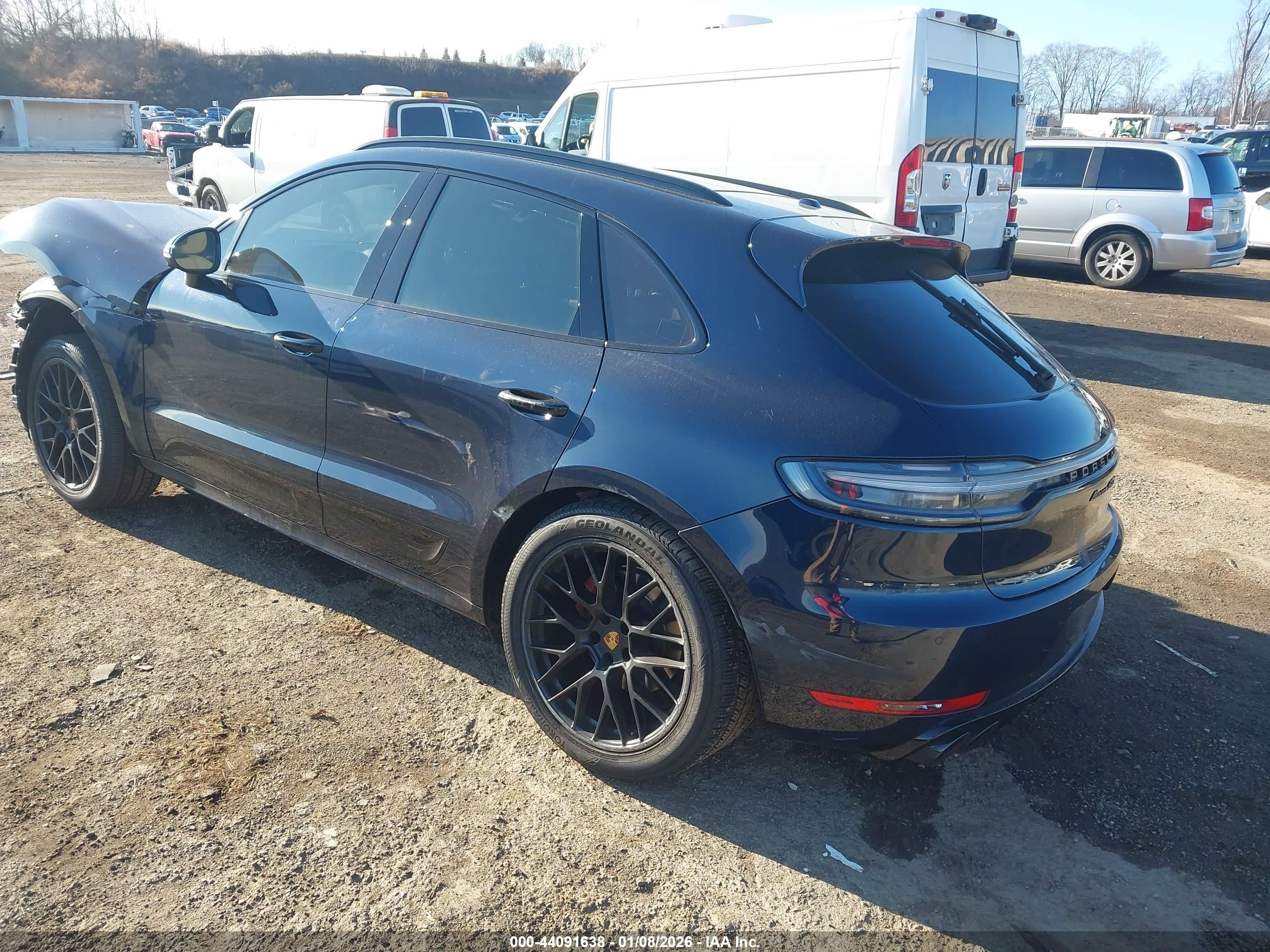 PORSCHE MACAN image 3