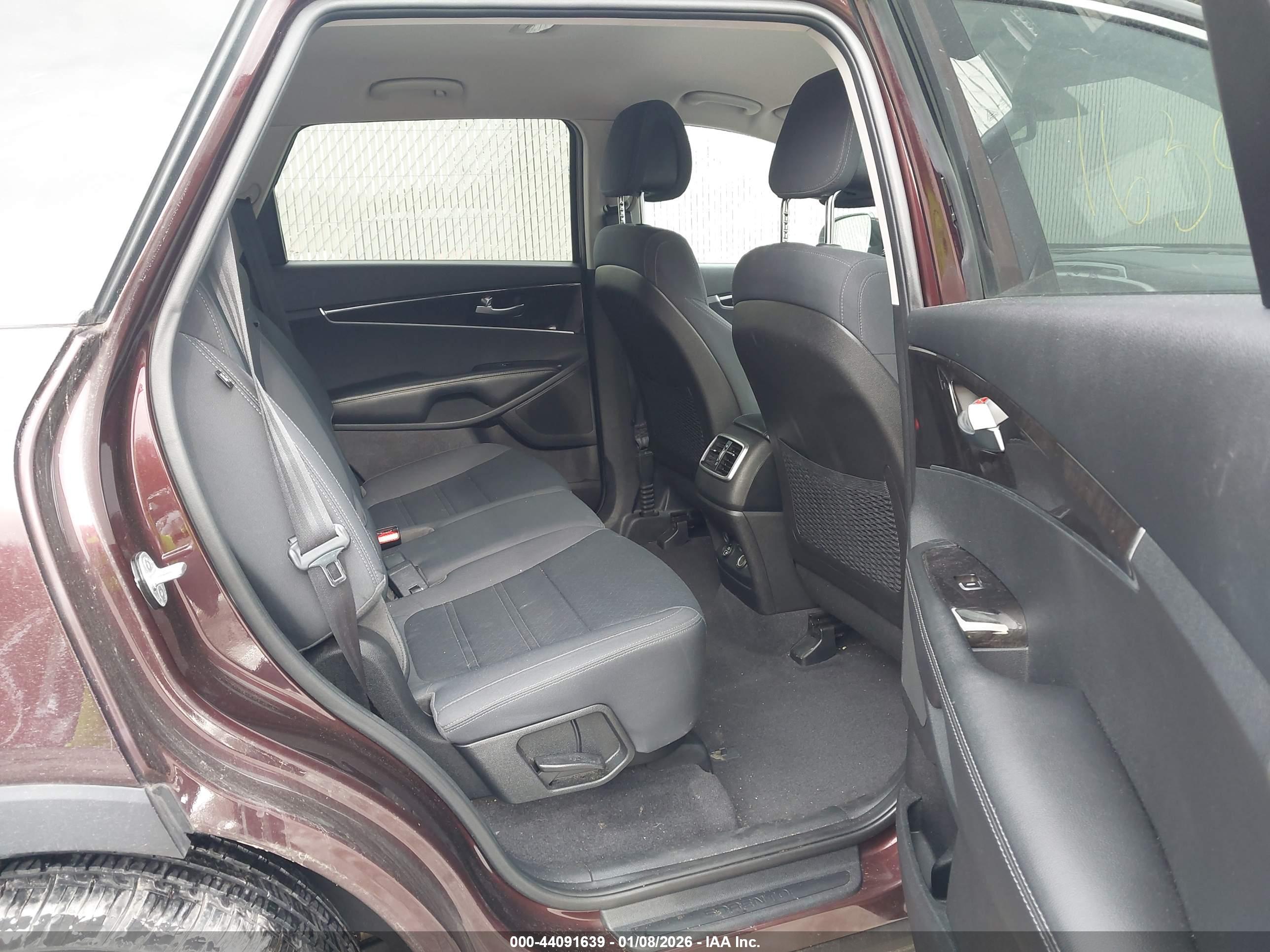 KIA SORENTO image 8