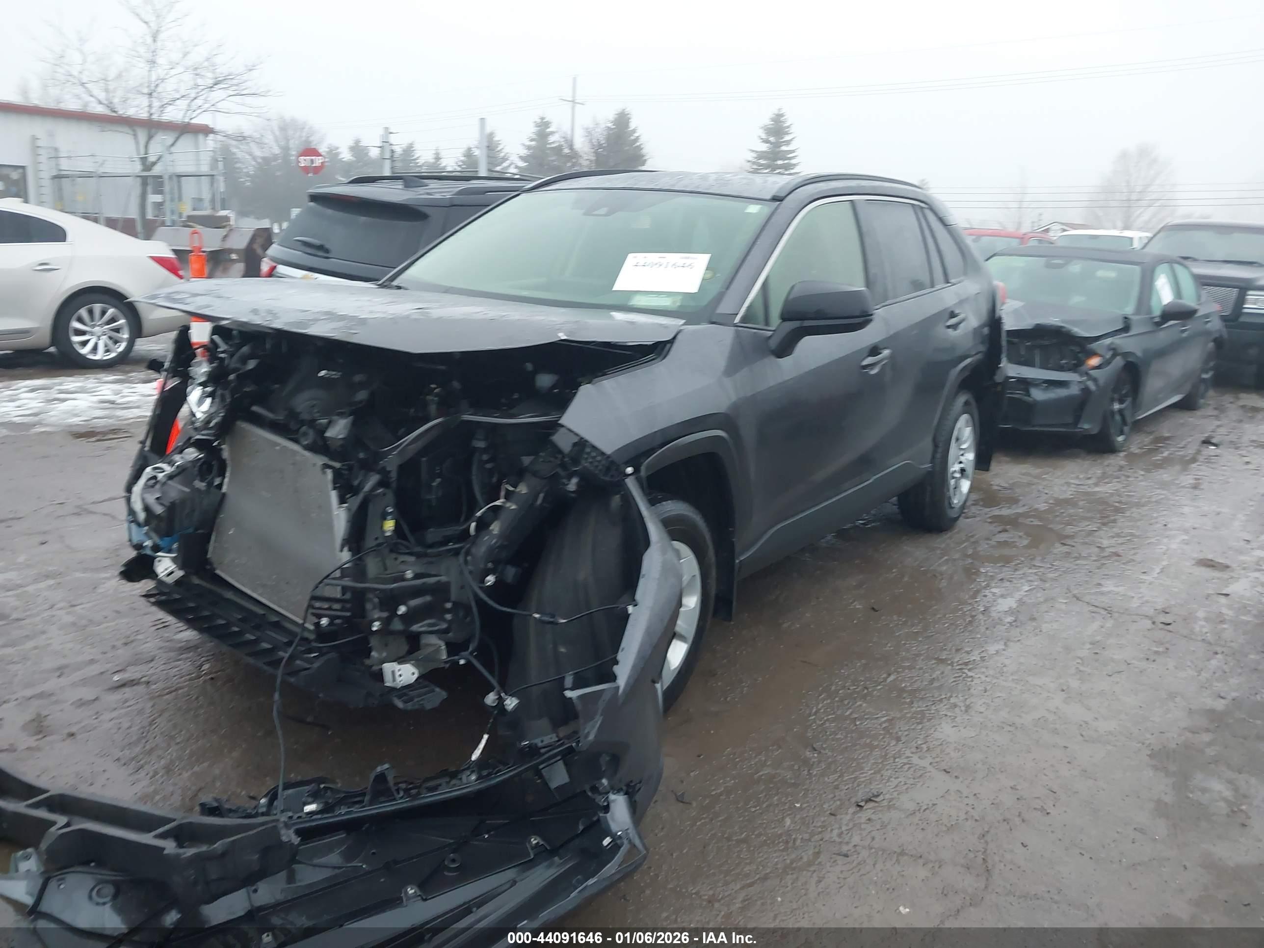 TOYOTA RAV4 image 2
