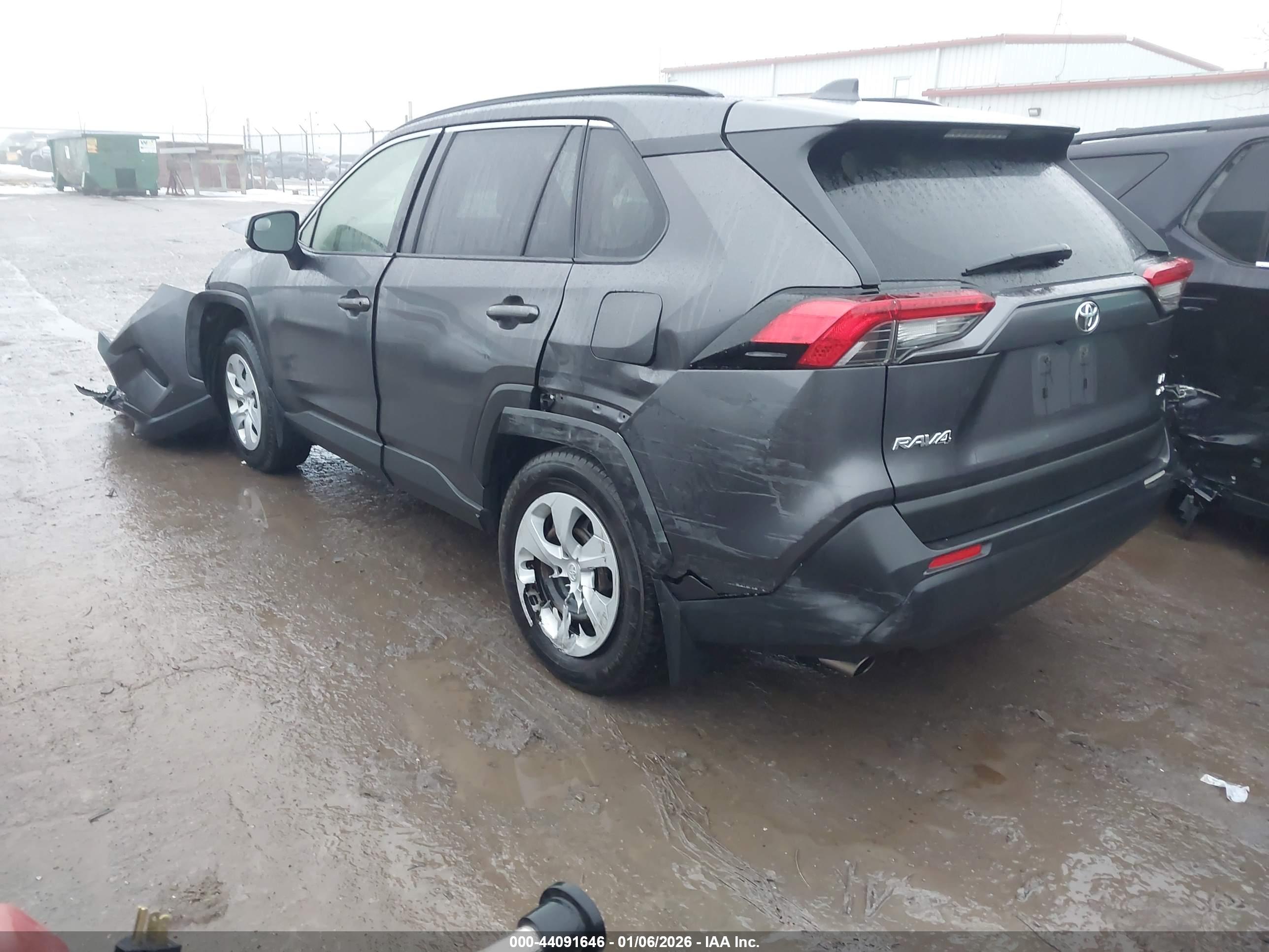TOYOTA RAV4 image 3