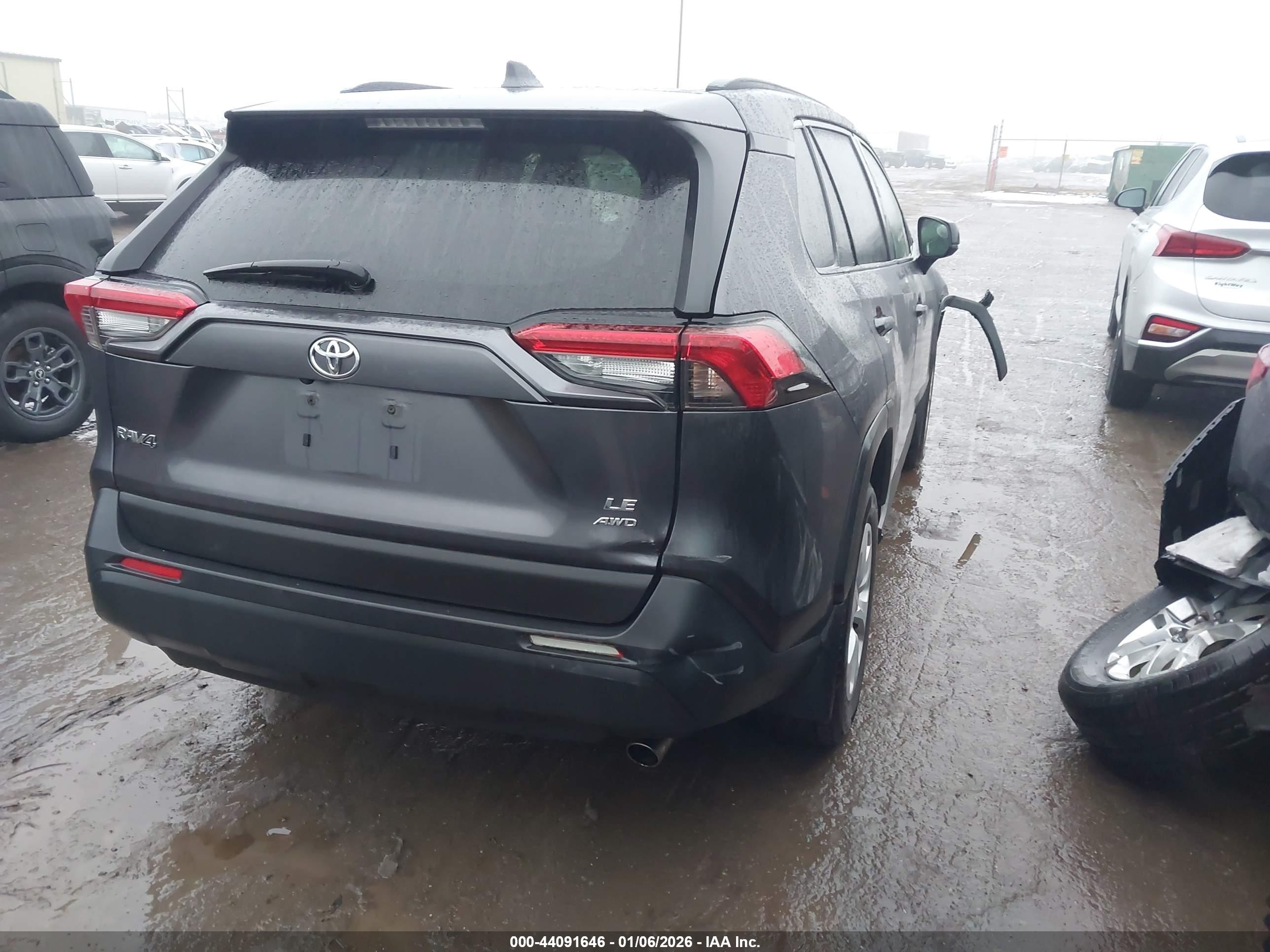 TOYOTA RAV4 image 4