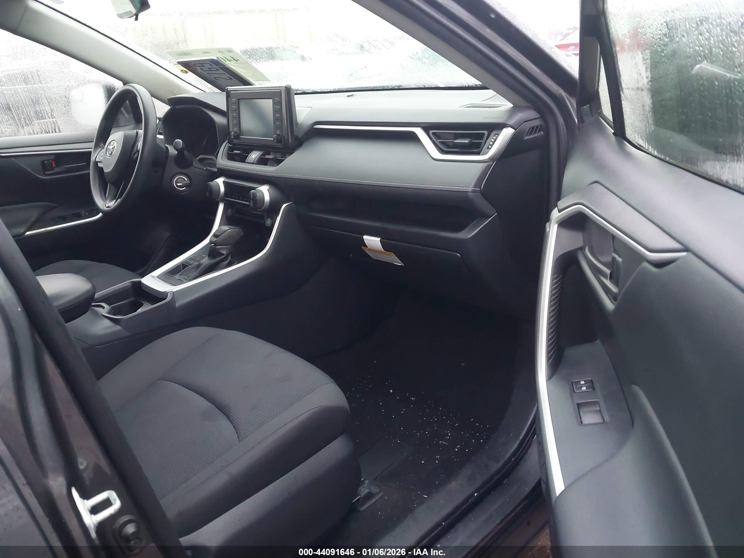 TOYOTA RAV4 image 5