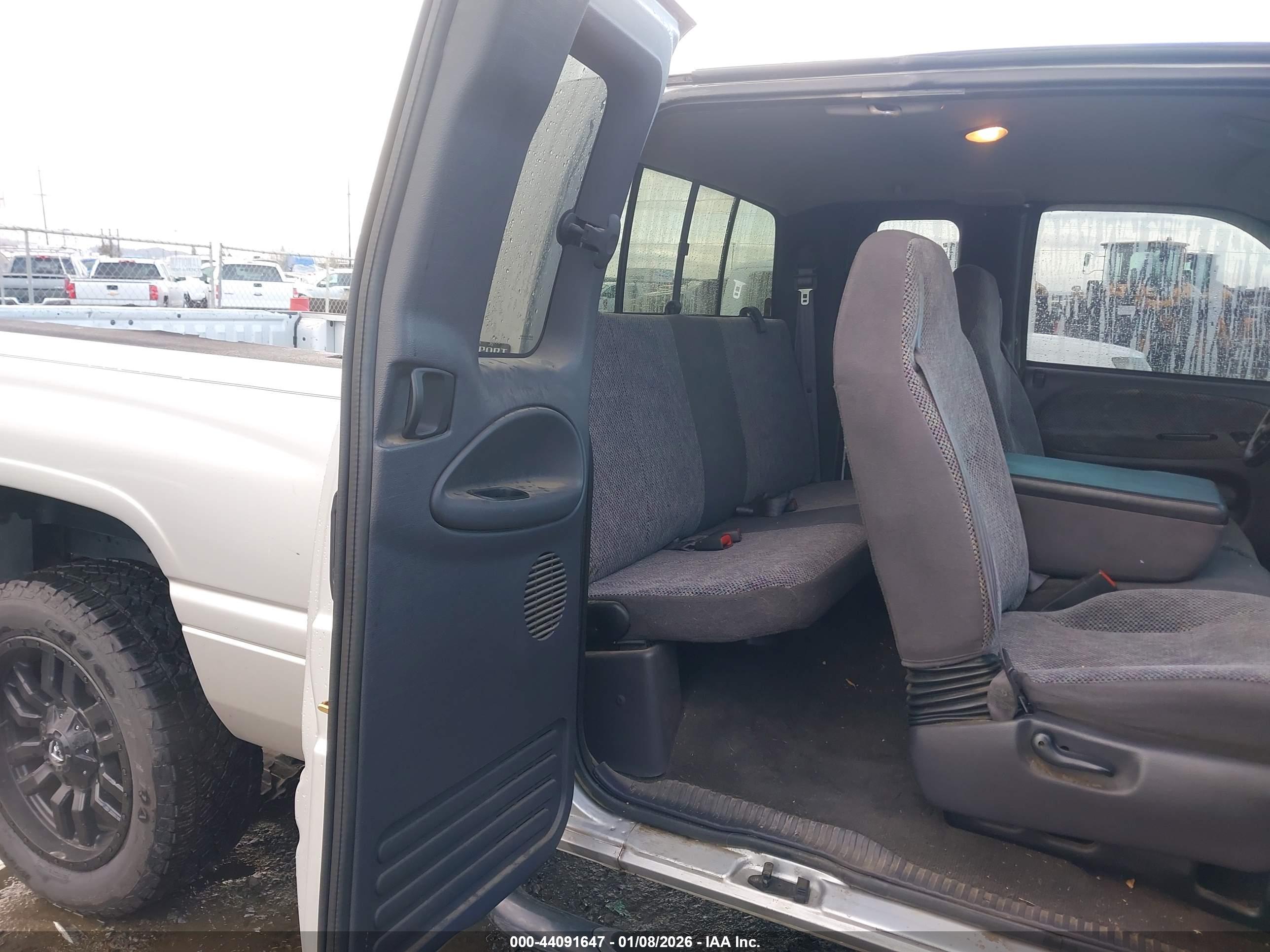 DODGE RAM image 8