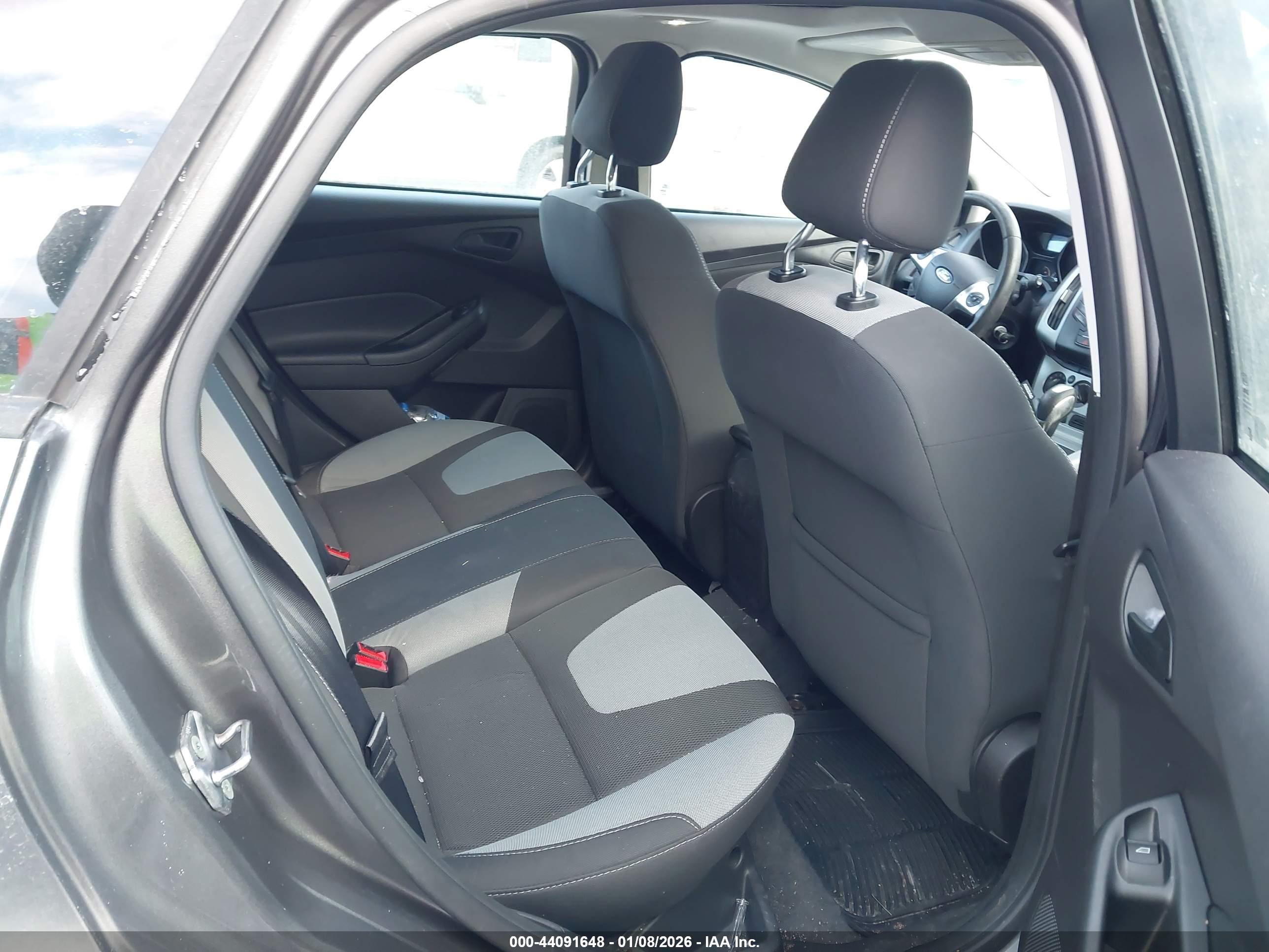 FORD FOCUS image 8