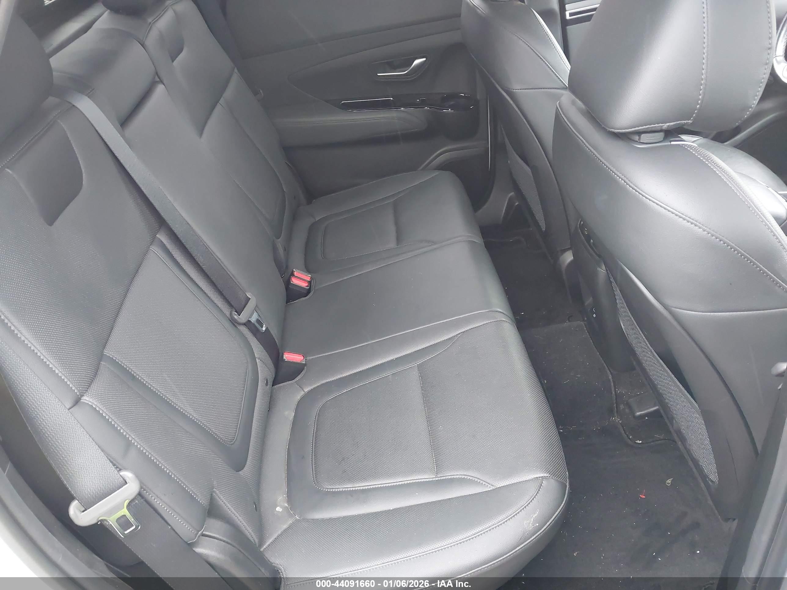 HYUNDAI SANTA image 8