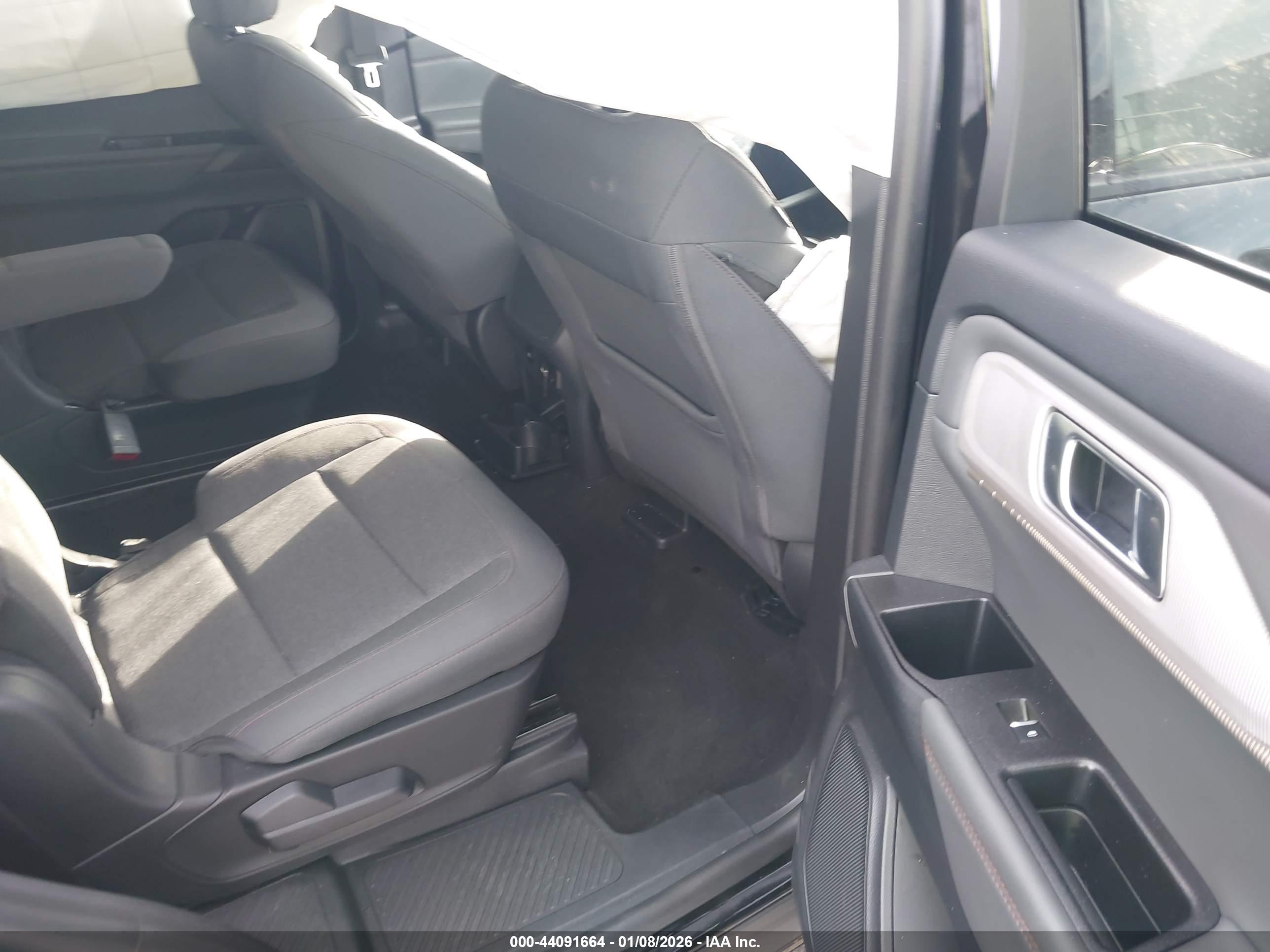 FORD EXPLORER image 8