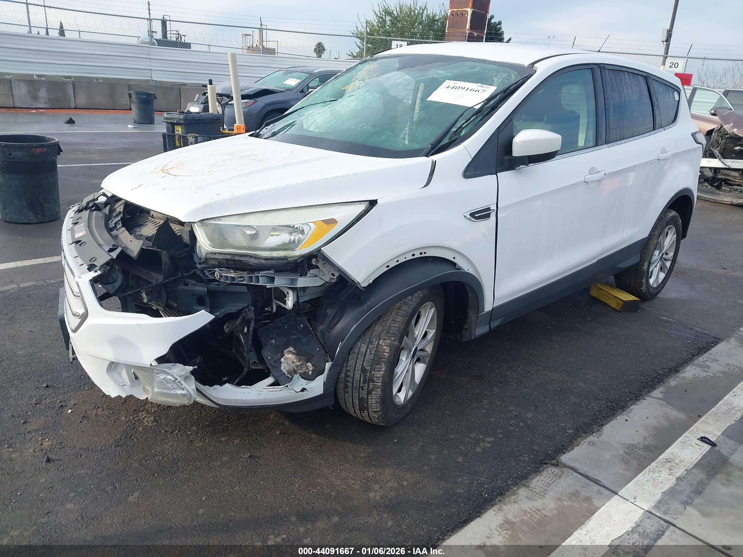 FORD ESCAPE image 2