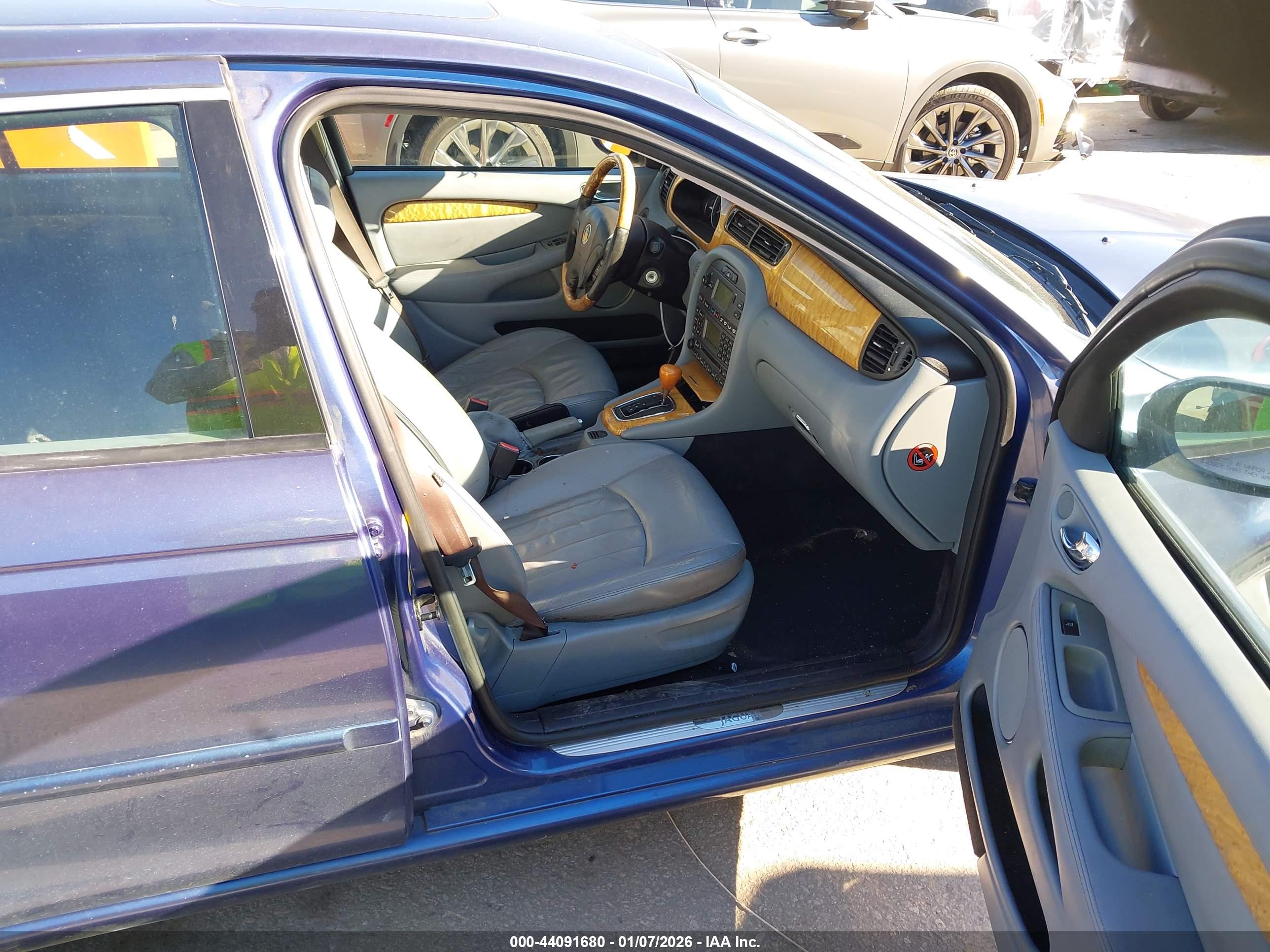 JAGUAR X-TYPE image 5