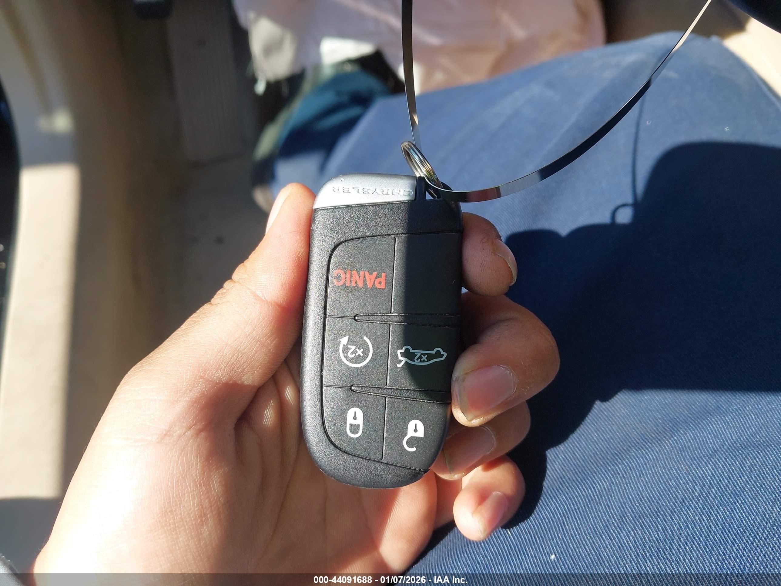 CHRYSLER 300 image 11