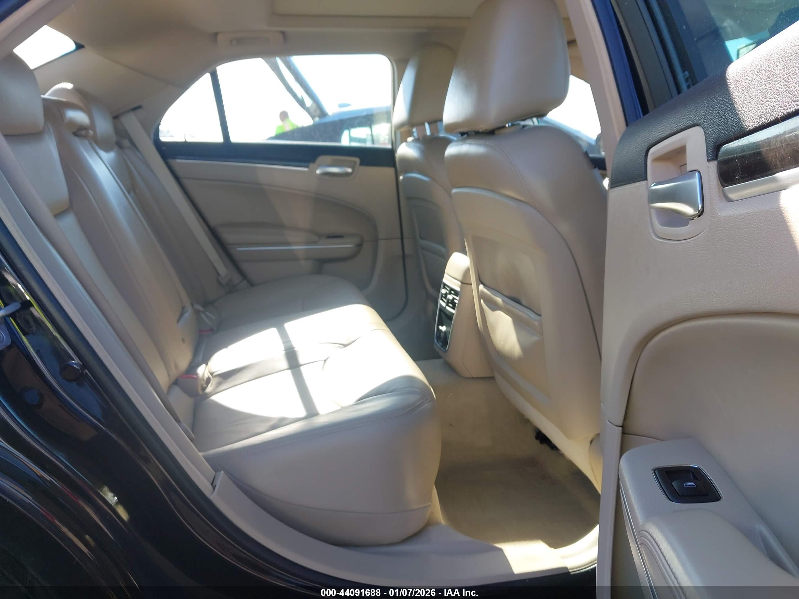 CHRYSLER 300 image 8