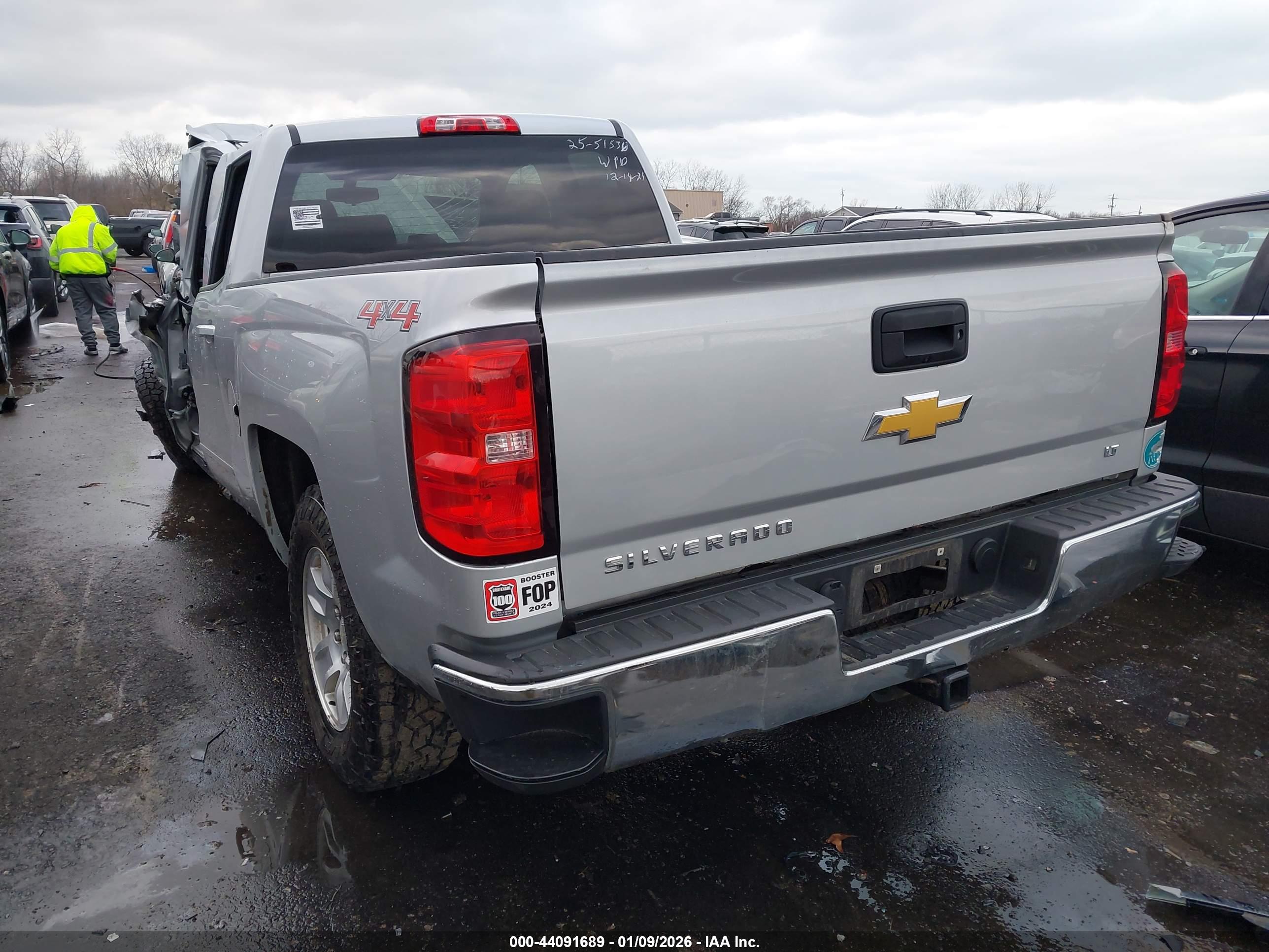 CHEVROLET SILVERADO image 3