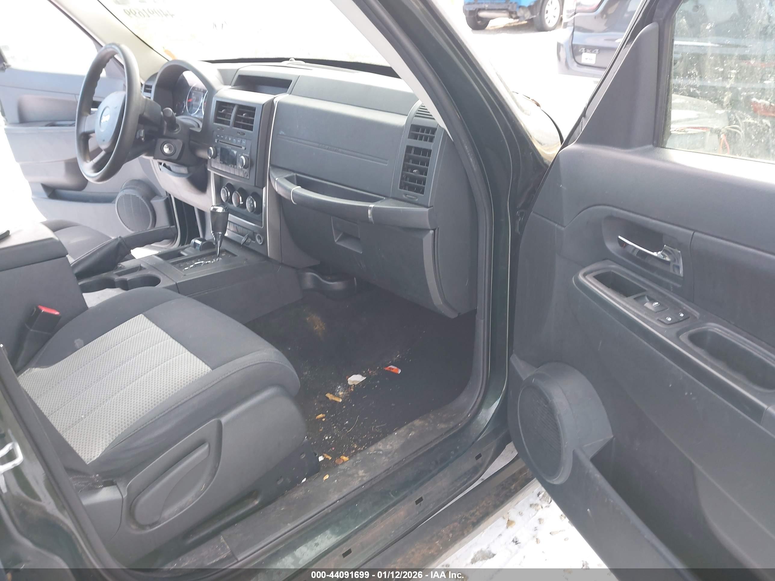 JEEP LIBERTY image 5