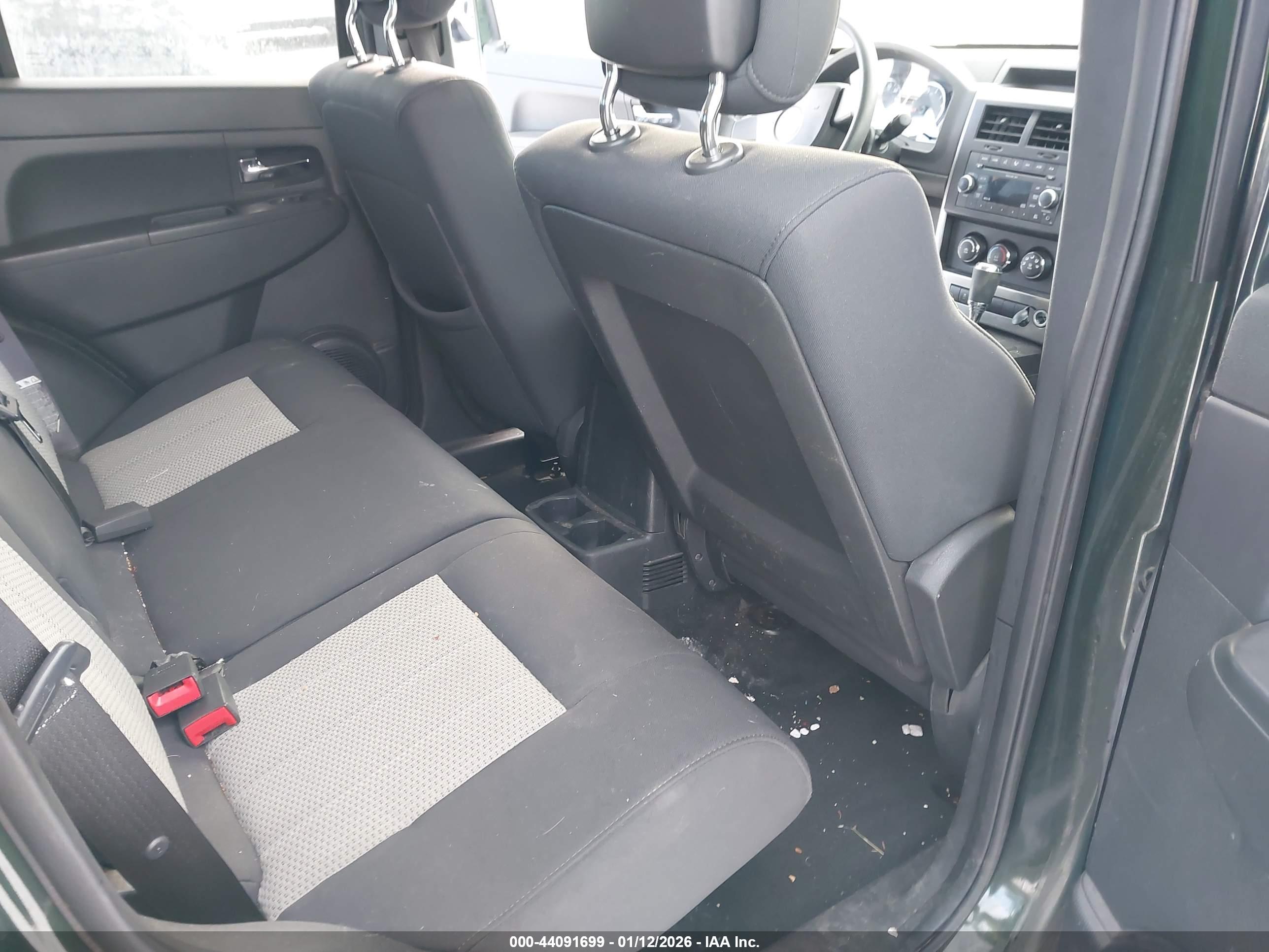 JEEP LIBERTY image 8
