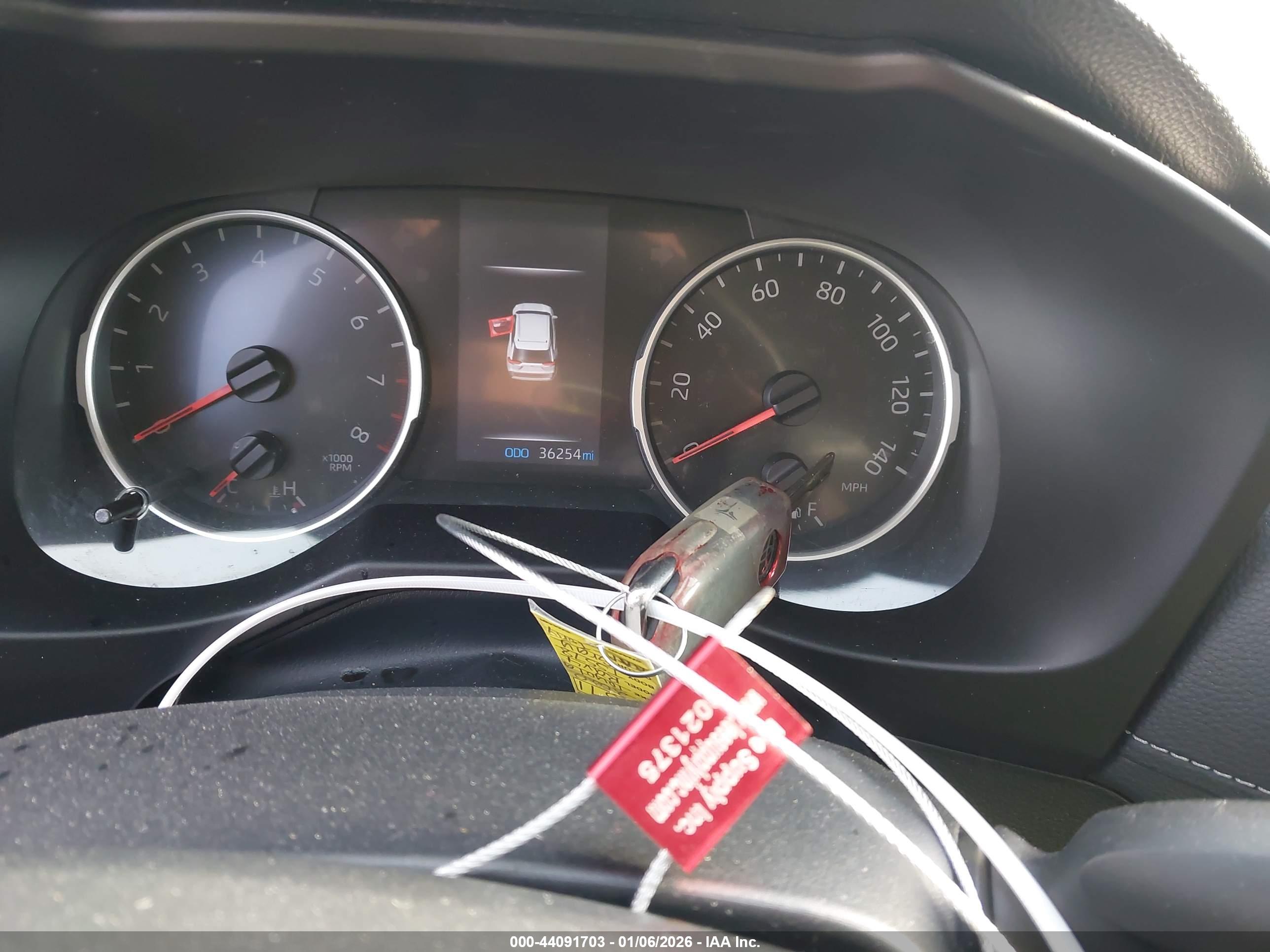 TOYOTA RAV4 image 11