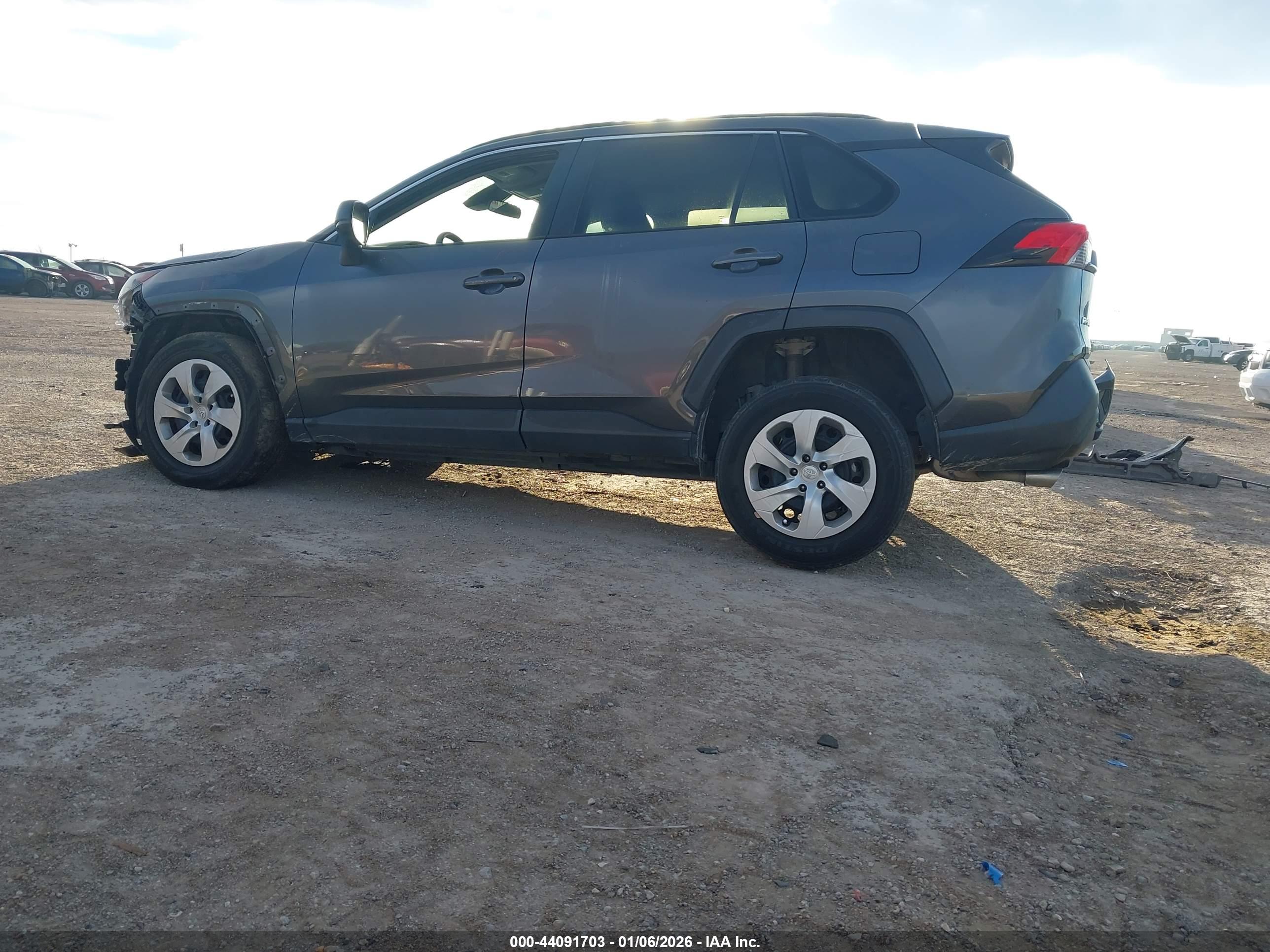 TOYOTA RAV4 image 3