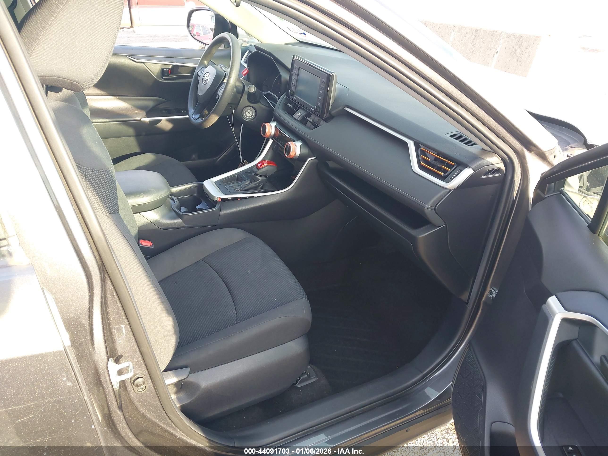 TOYOTA RAV4 image 5