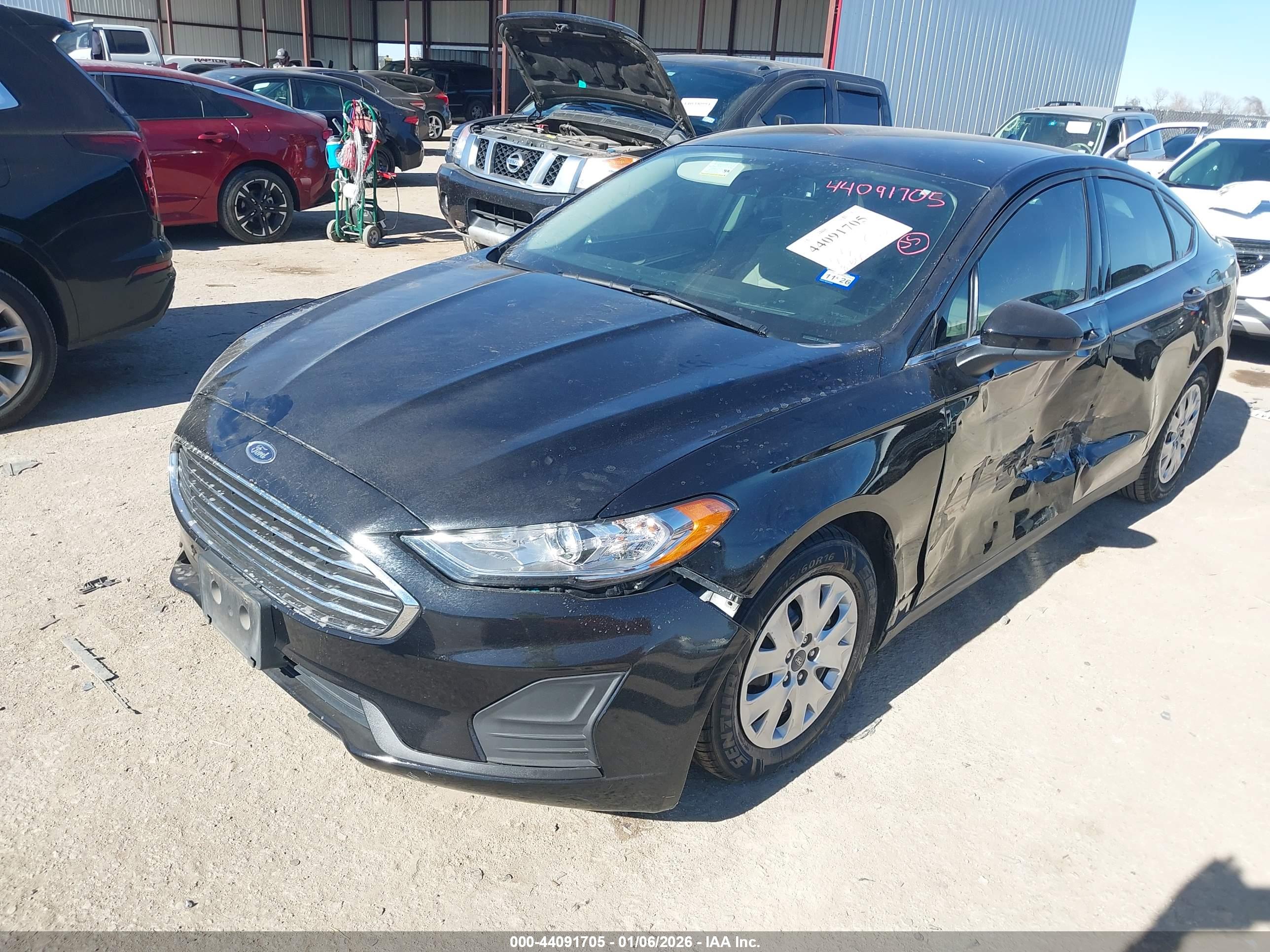FORD FUSION image 2