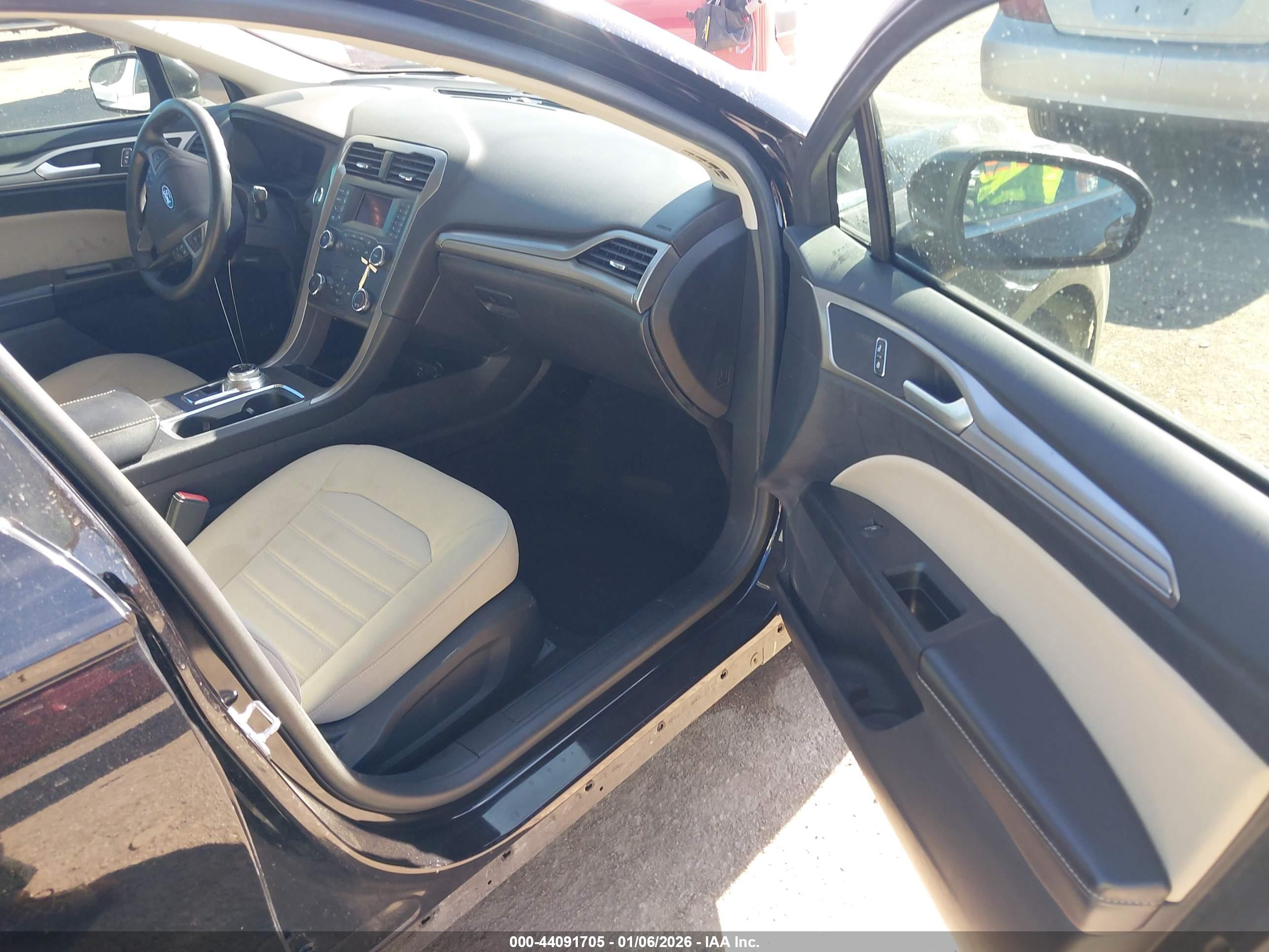 FORD FUSION image 5