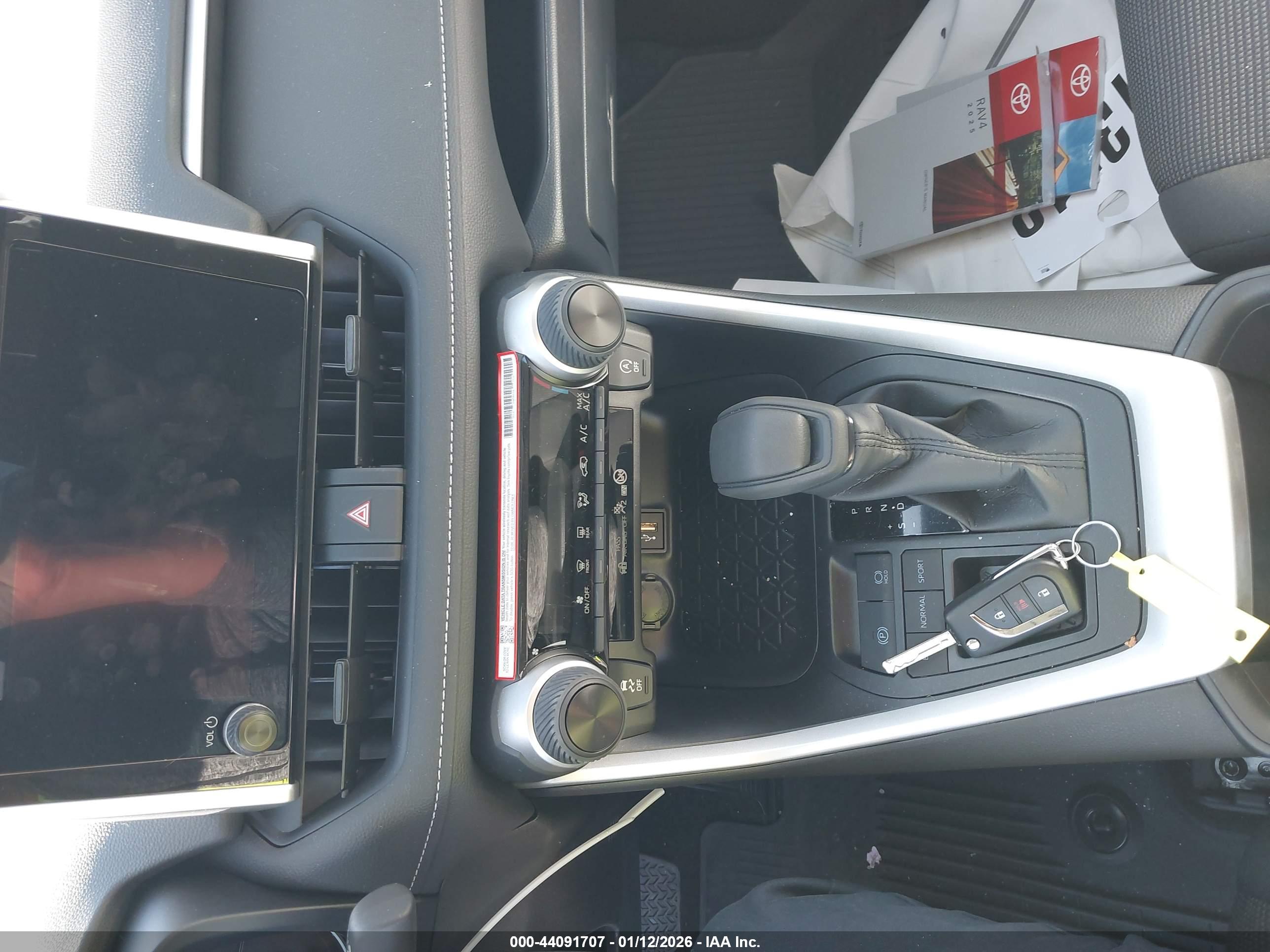 TOYOTA RAV4 image 11