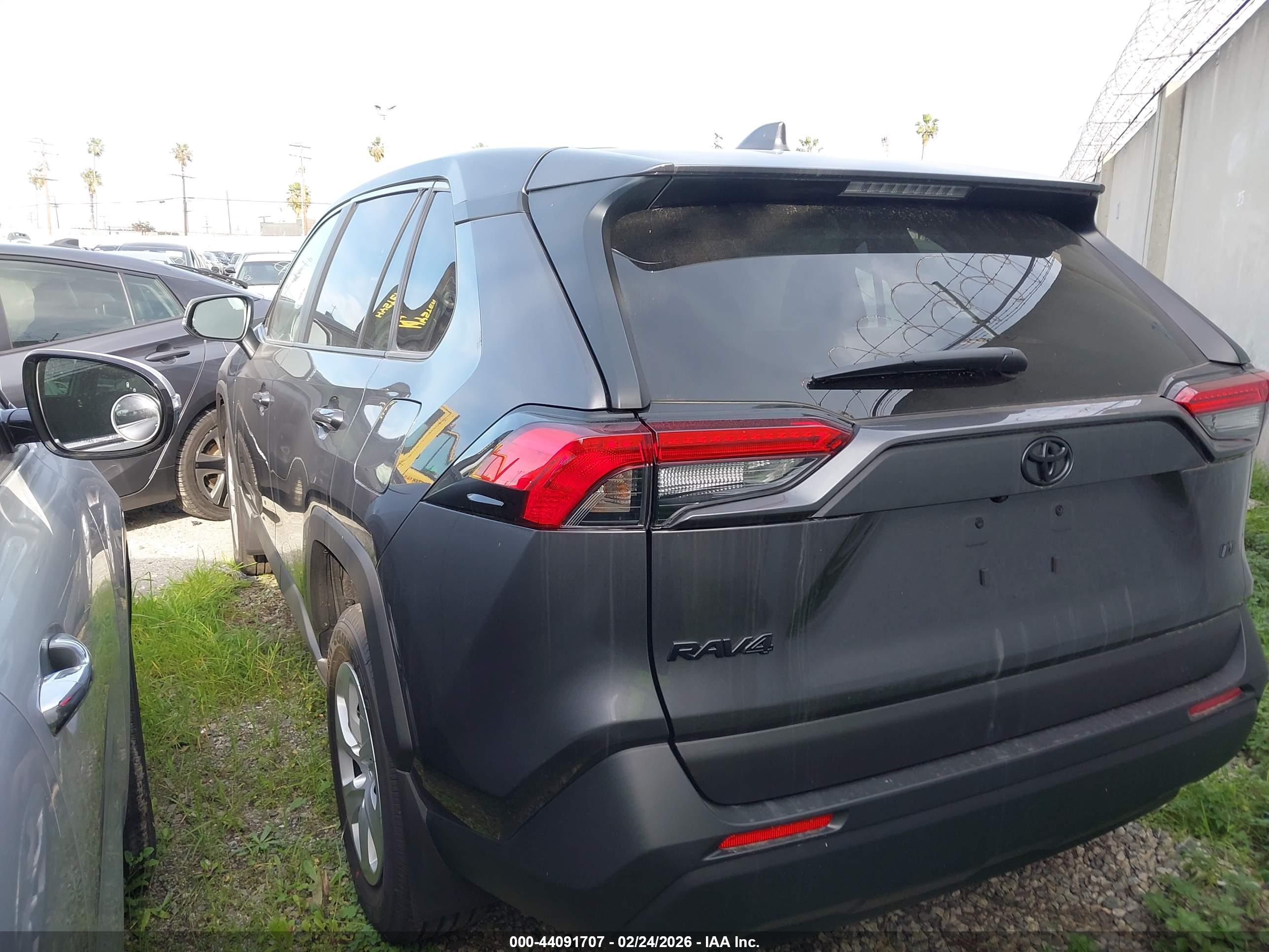 TOYOTA RAV4 image 3