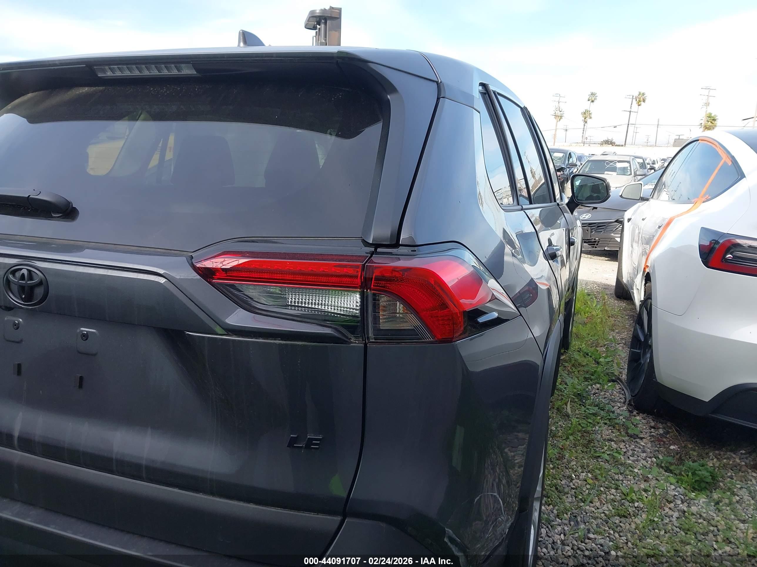 TOYOTA RAV4 image 4