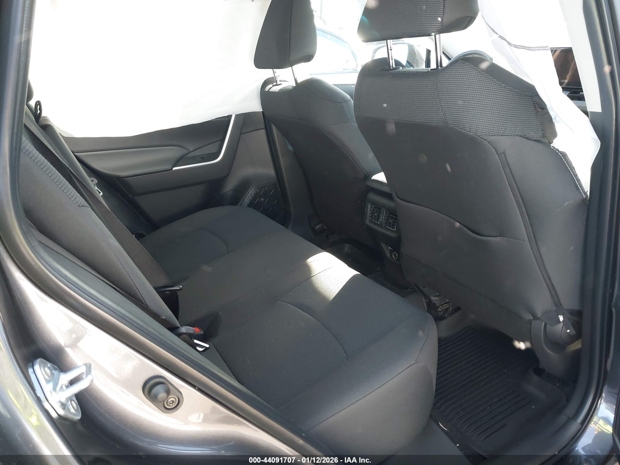 TOYOTA RAV4 image 8