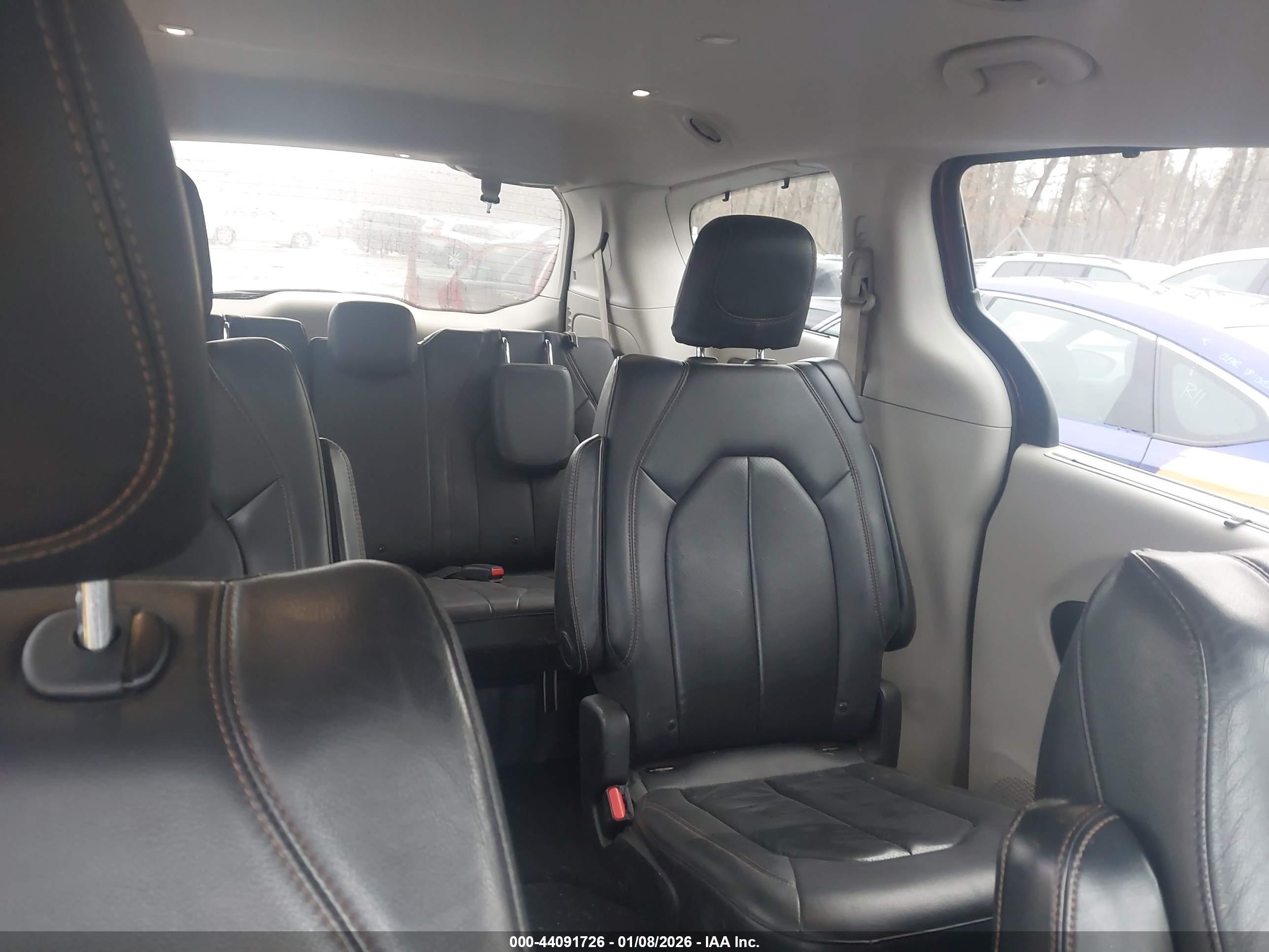 CHRYSLER PACIFICA image 8