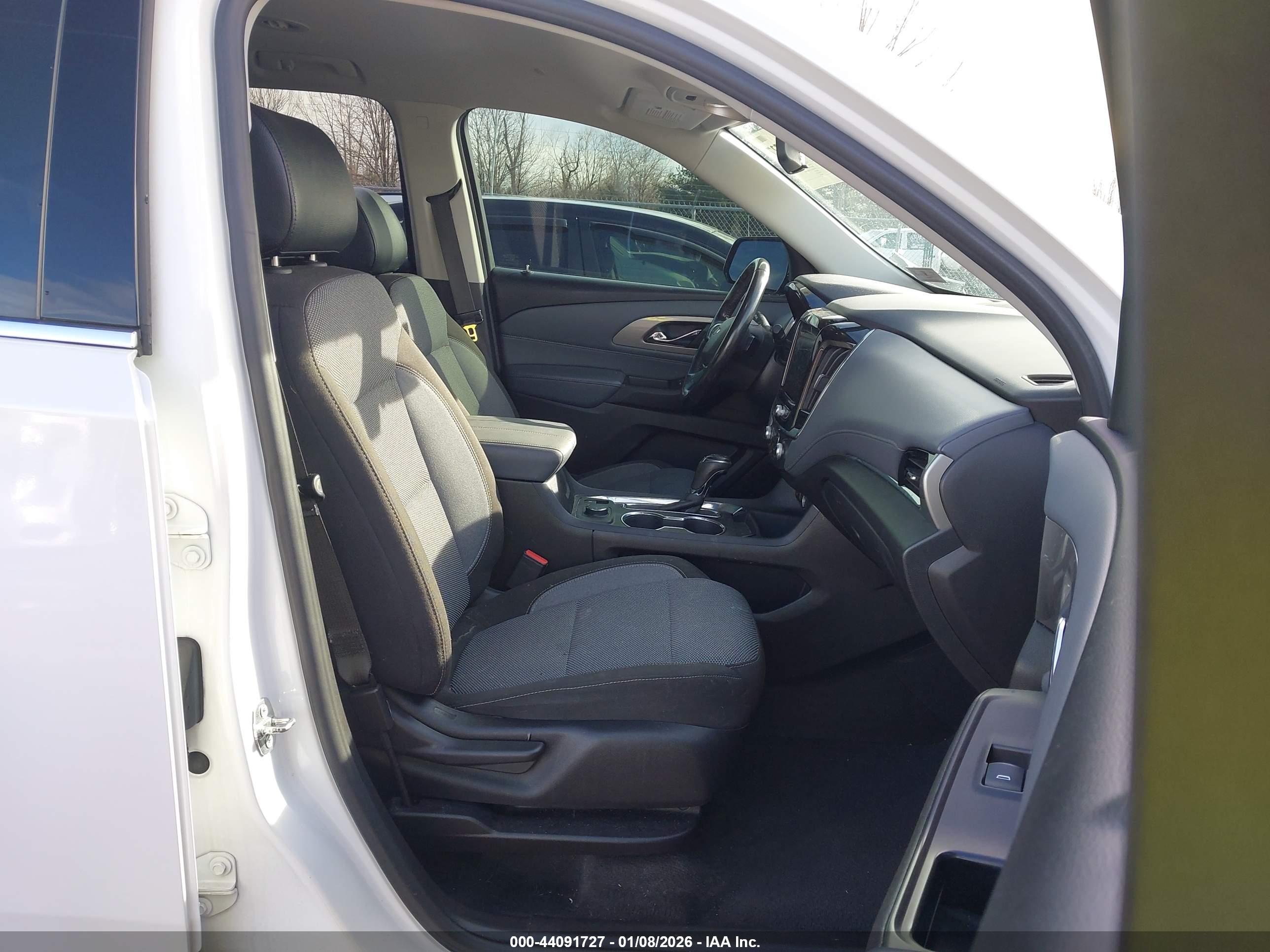 CHEVROLET TRAVERSE image 5