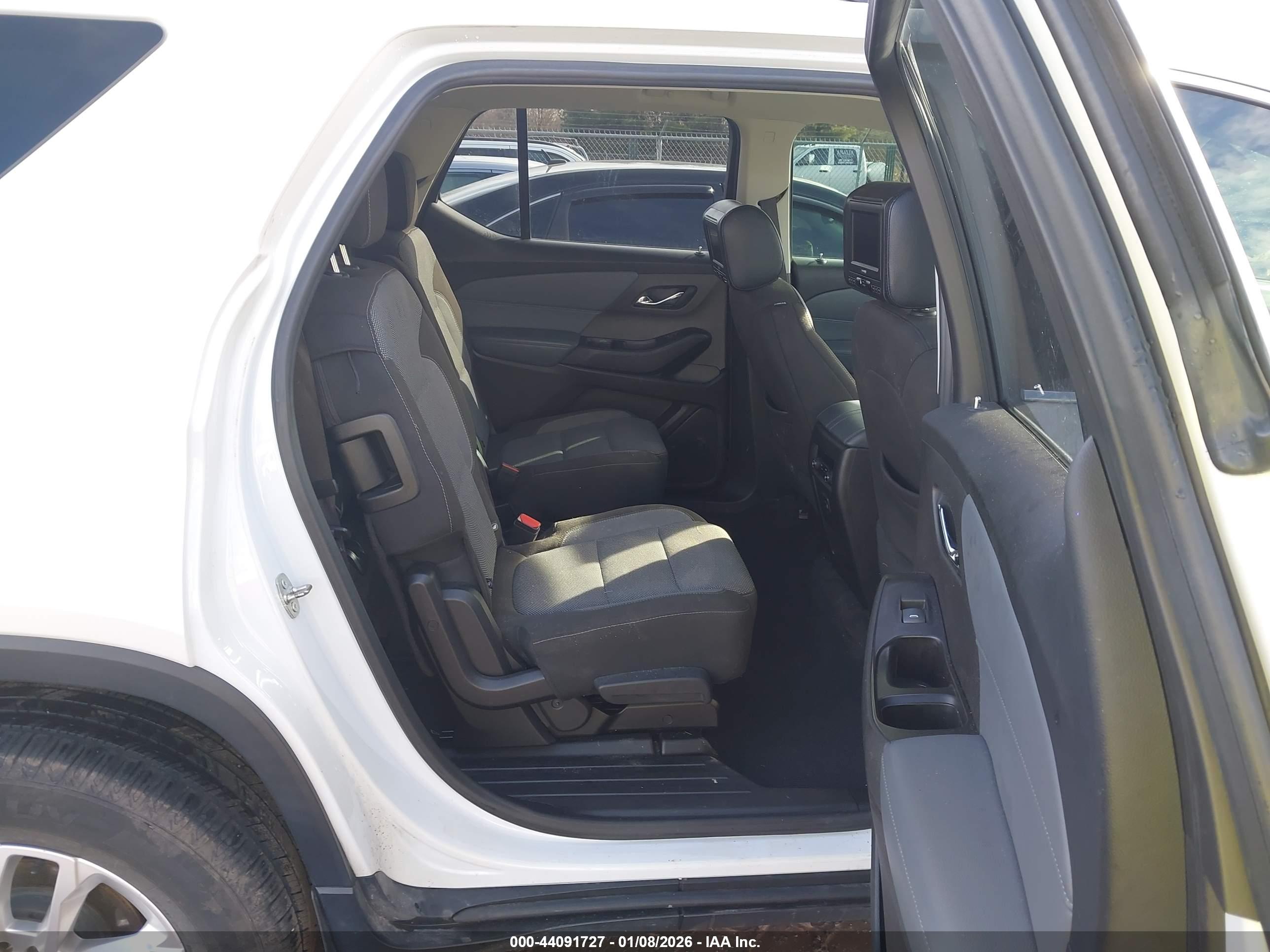 CHEVROLET TRAVERSE image 8