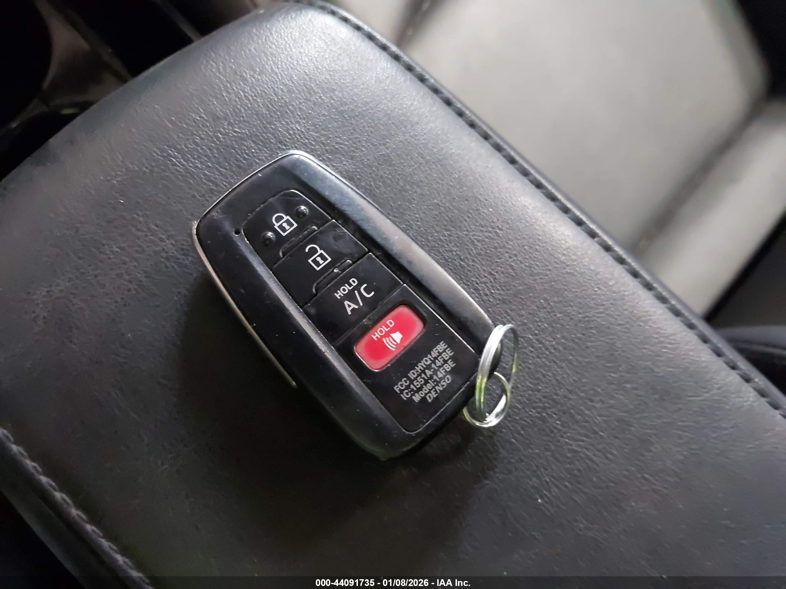 TOYOTA PRIUS image 11