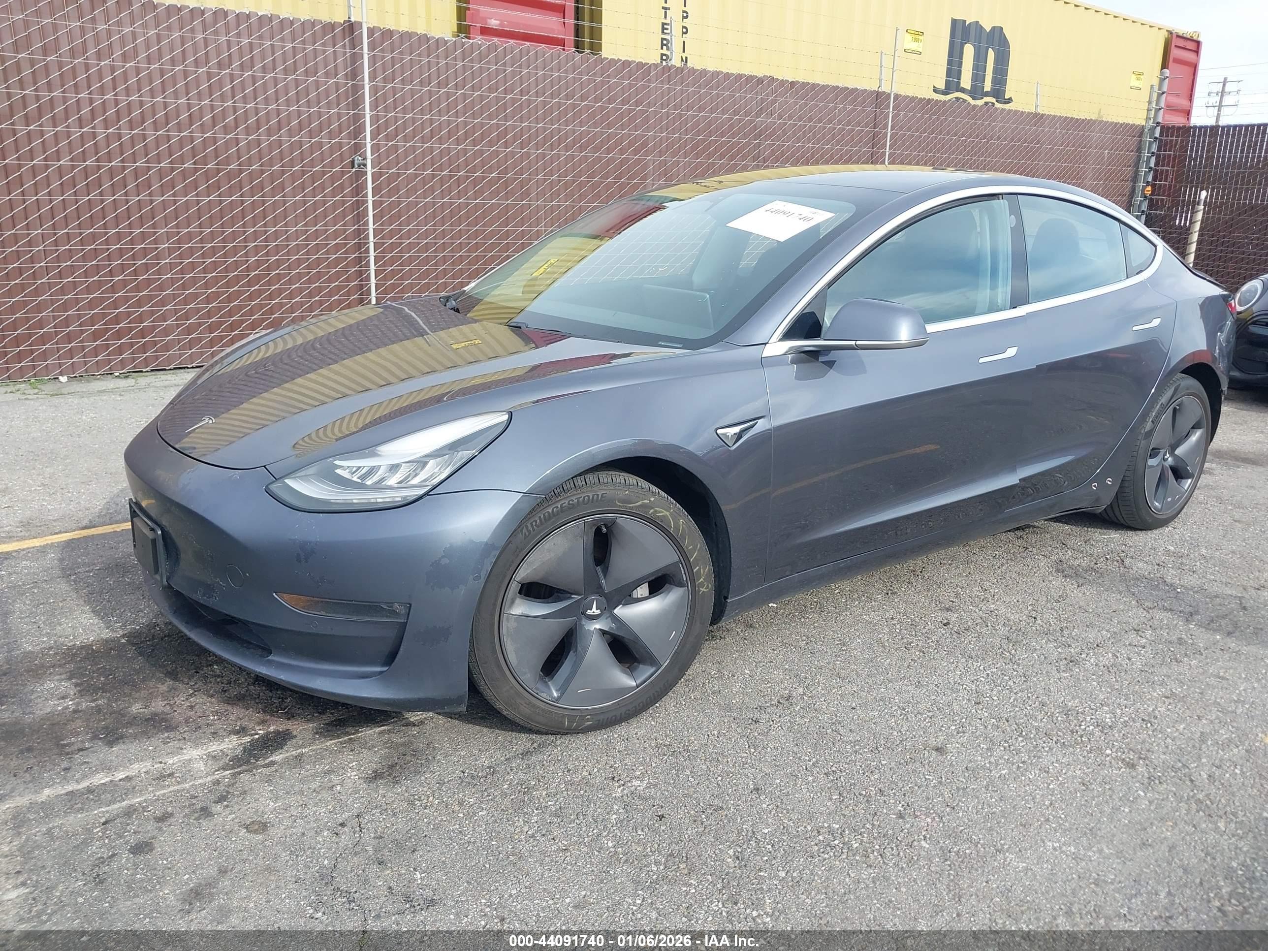 TESLA MODEL image 2