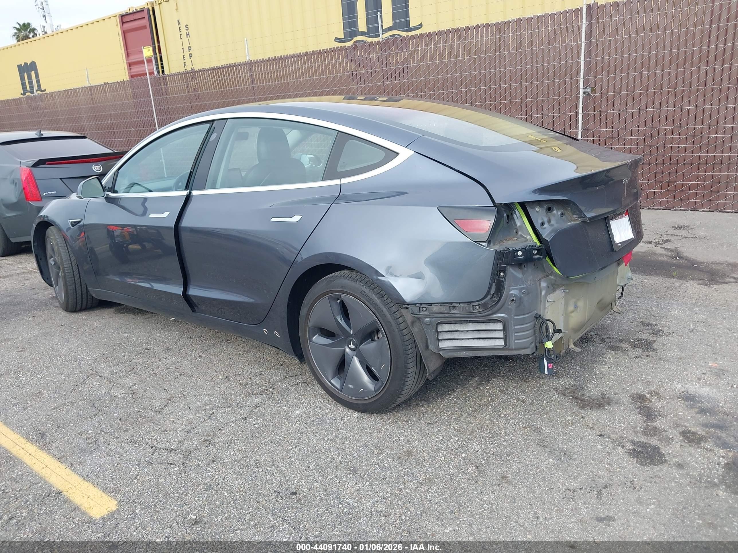 TESLA MODEL image 3