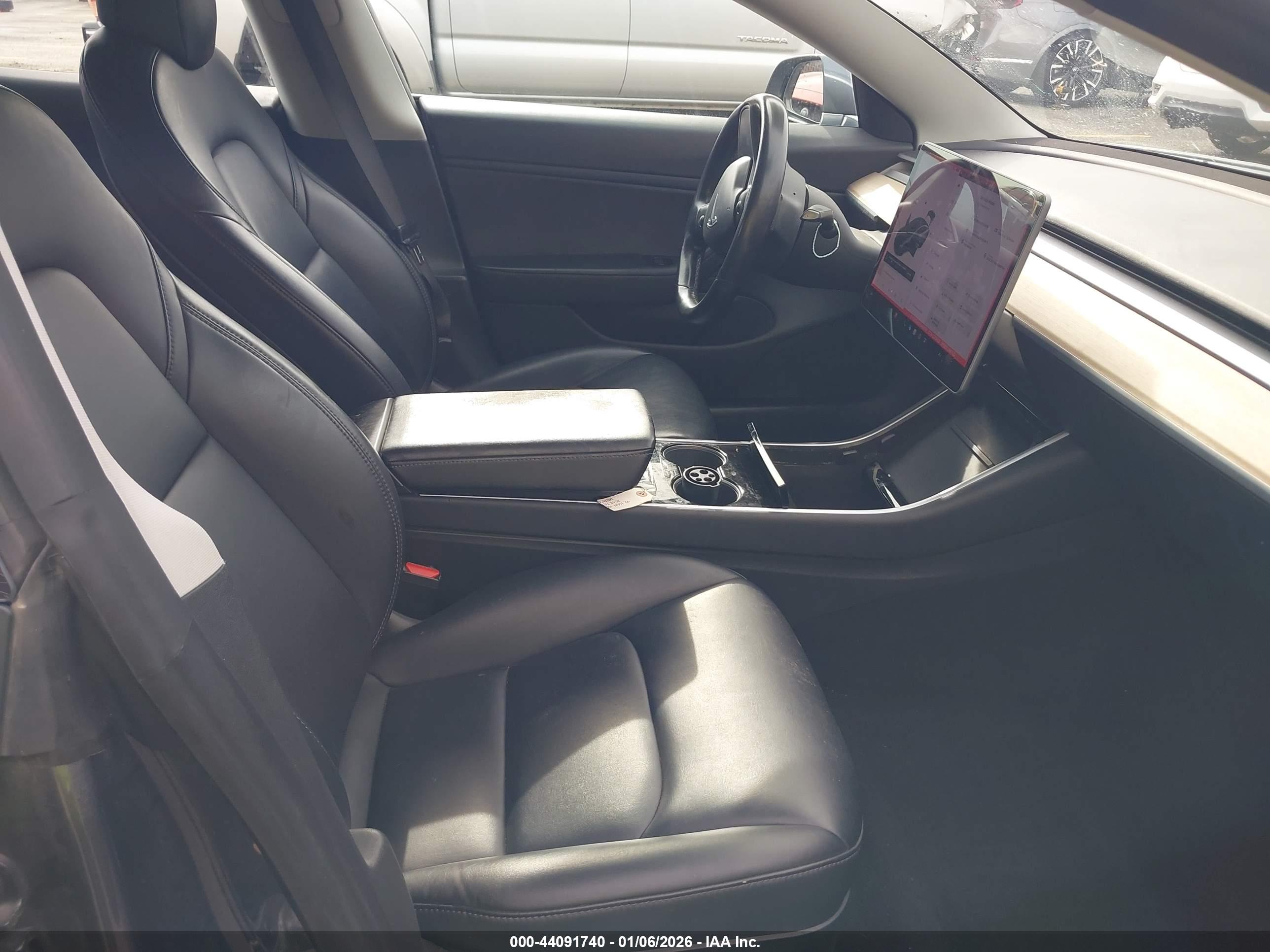 TESLA MODEL image 5