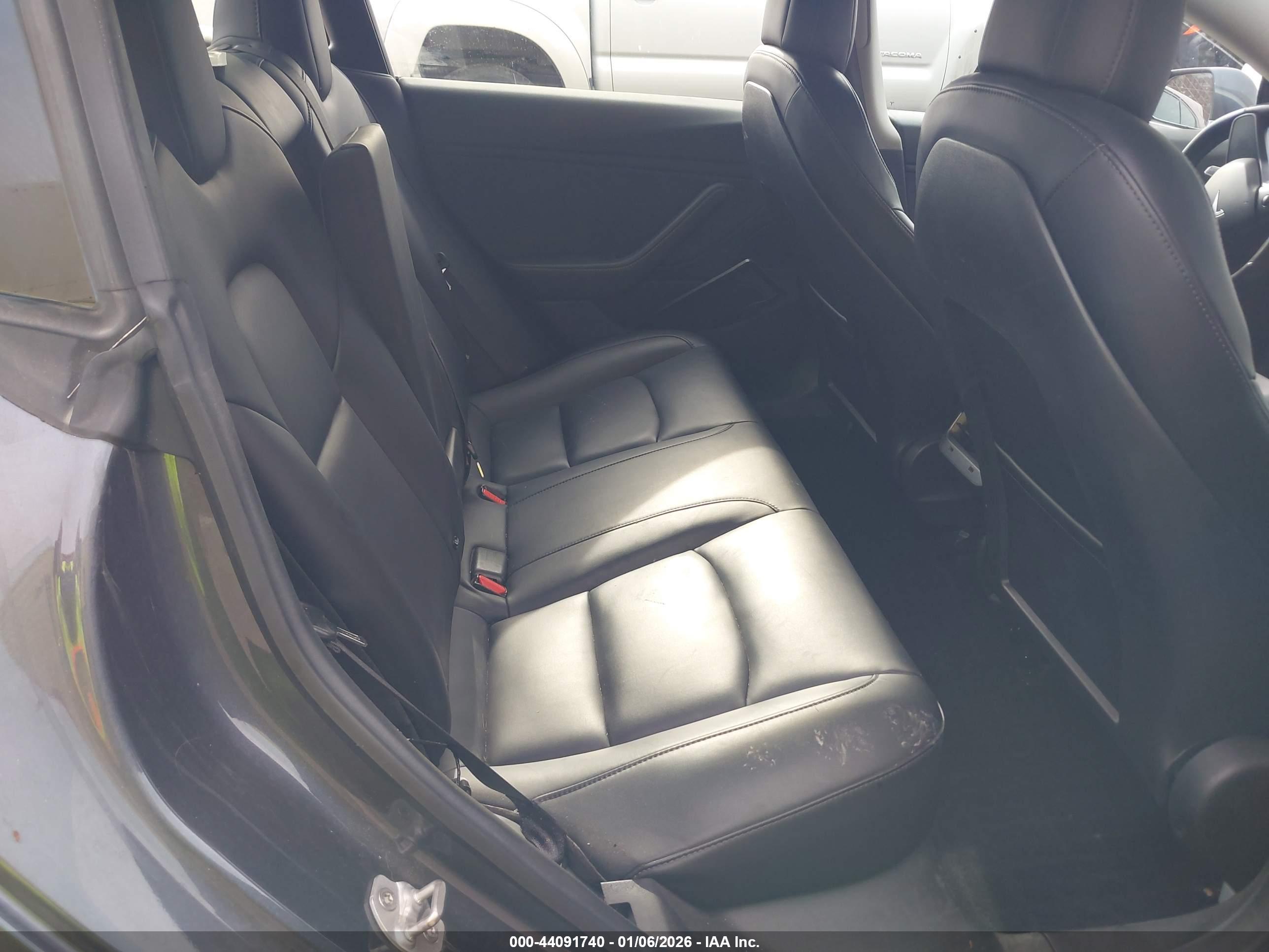 TESLA MODEL image 8