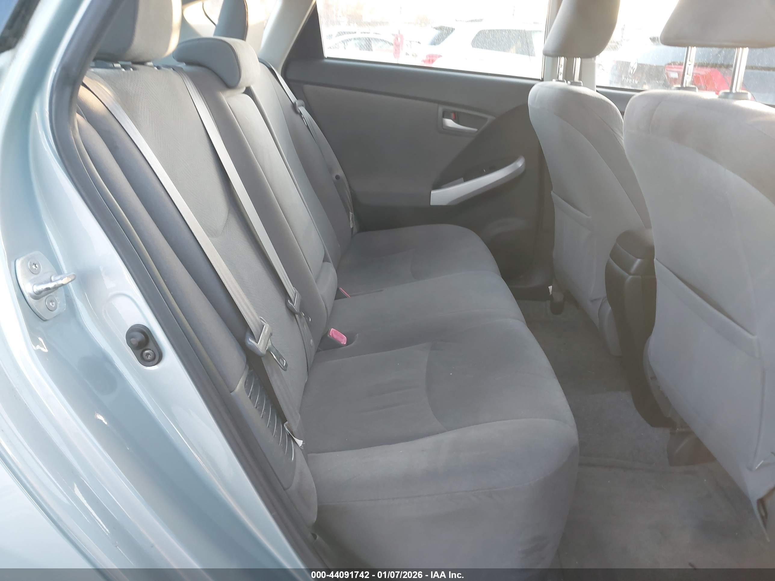 TOYOTA PRIUS image 8
