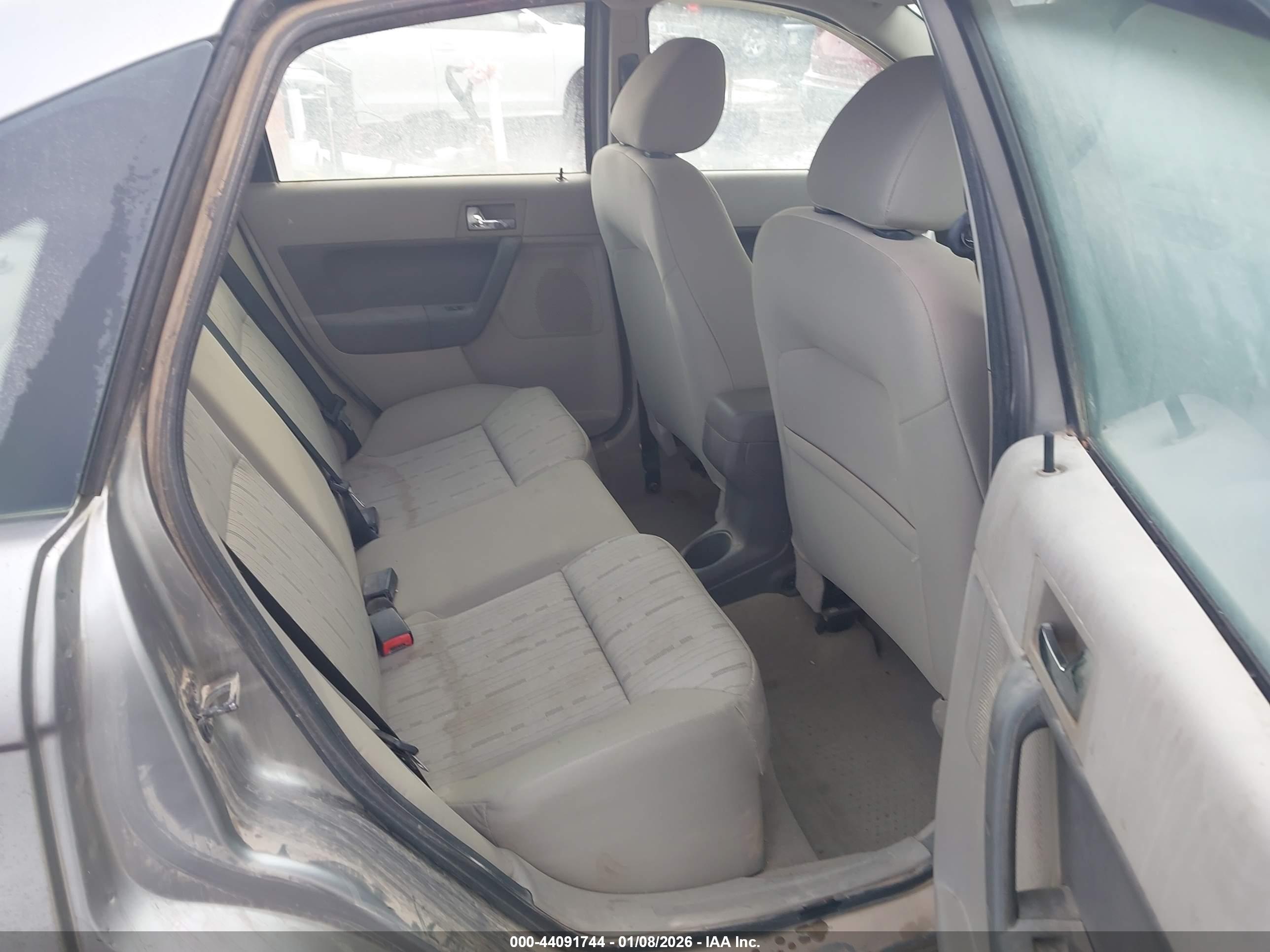 FORD FOCUS image 8