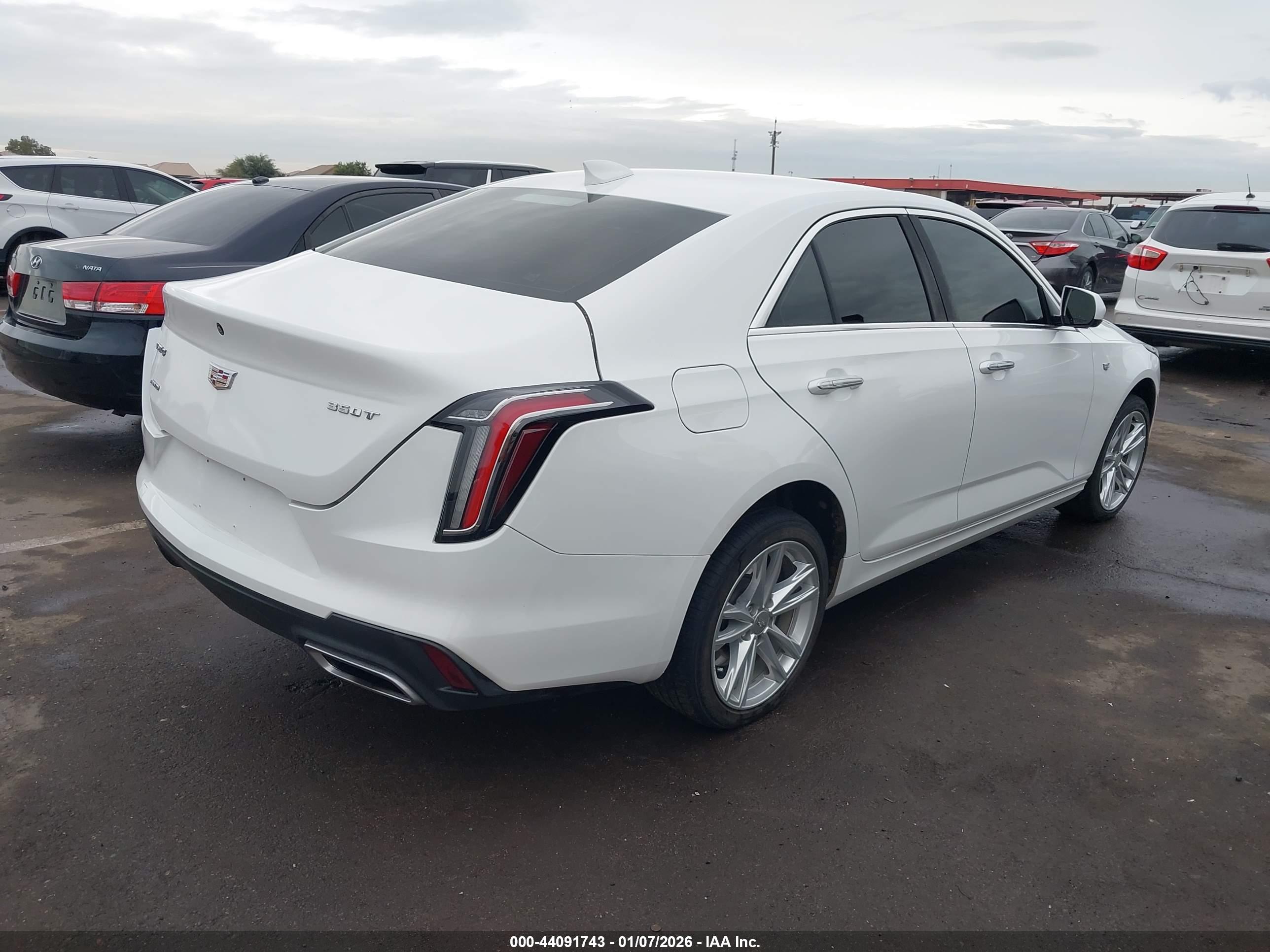 CADILLAC CT4 image 4