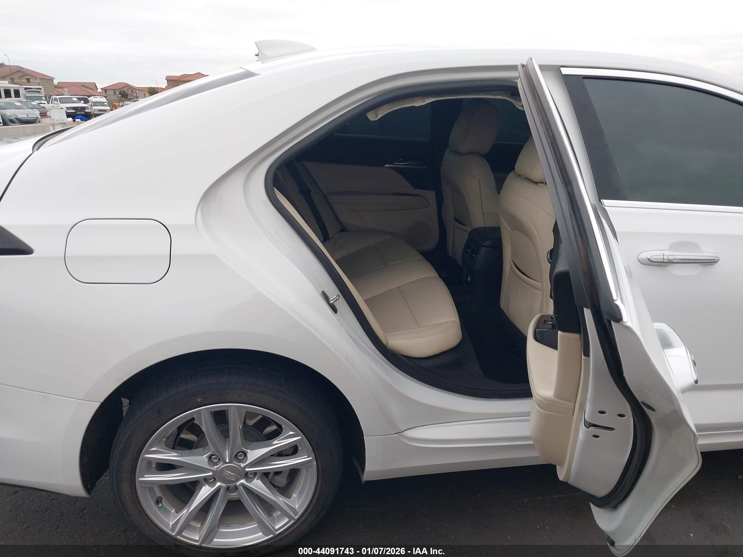 CADILLAC CT4 image 8