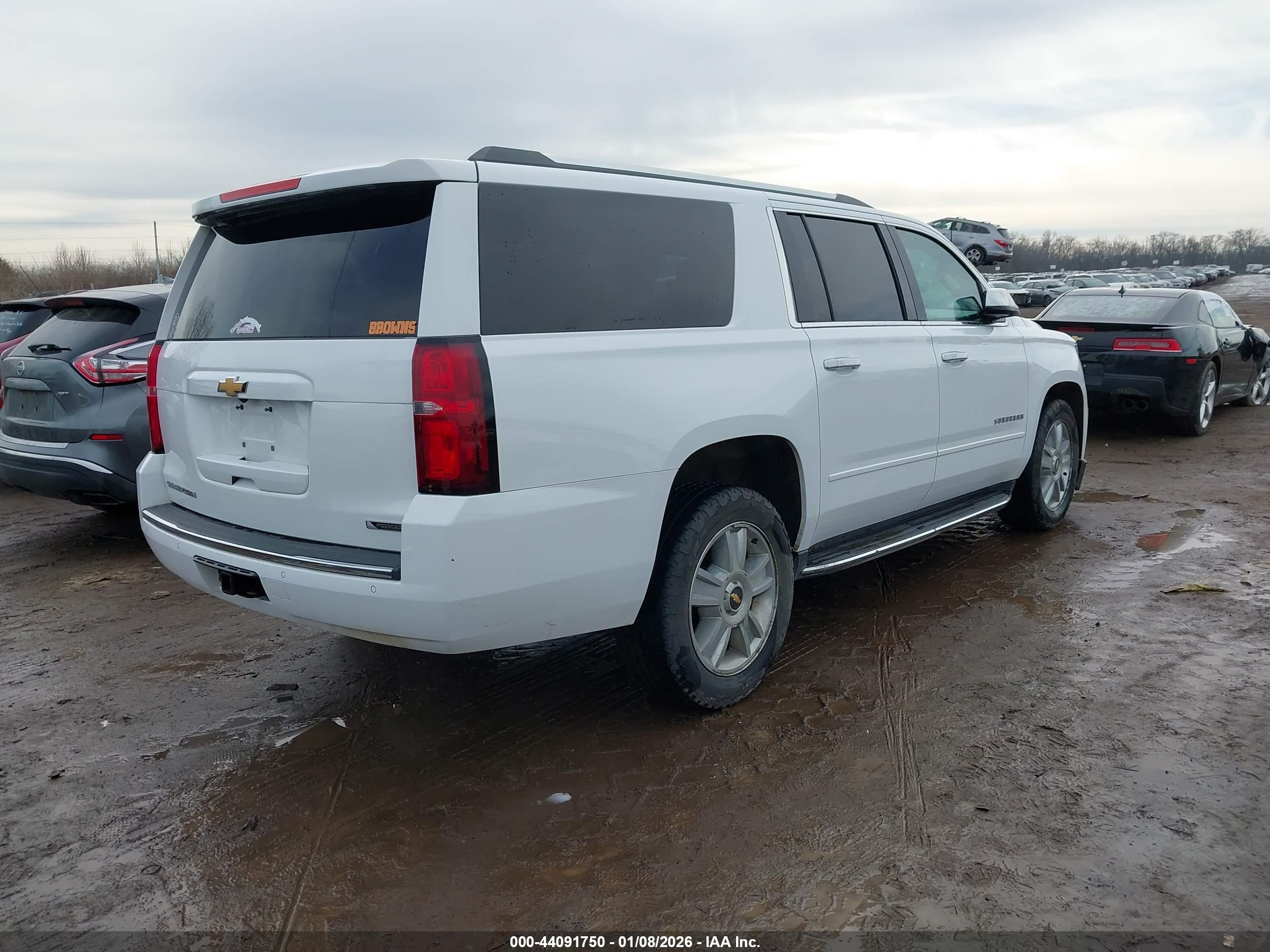 CHEVROLET SUBURBAN image 4