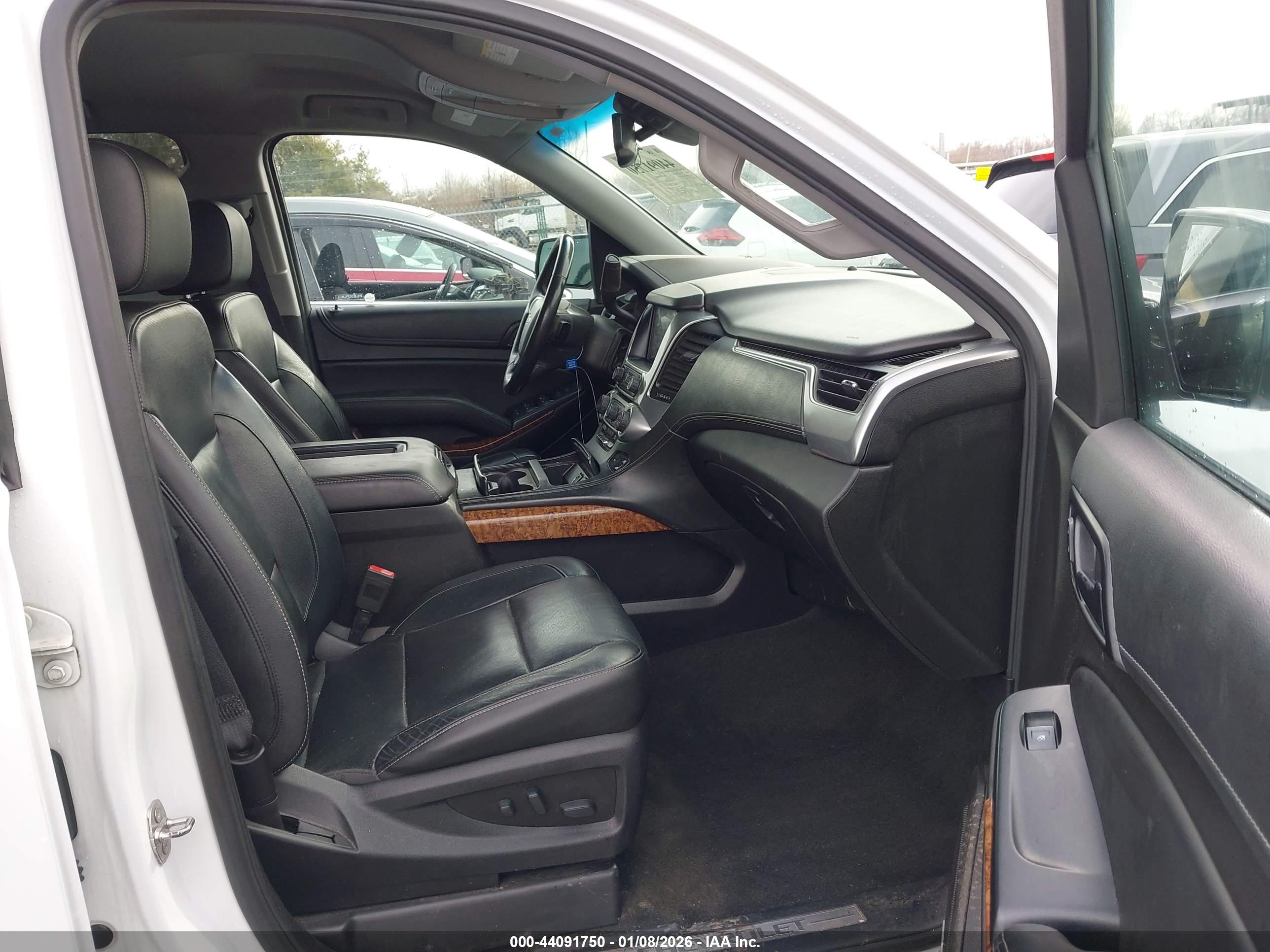 CHEVROLET SUBURBAN image 5