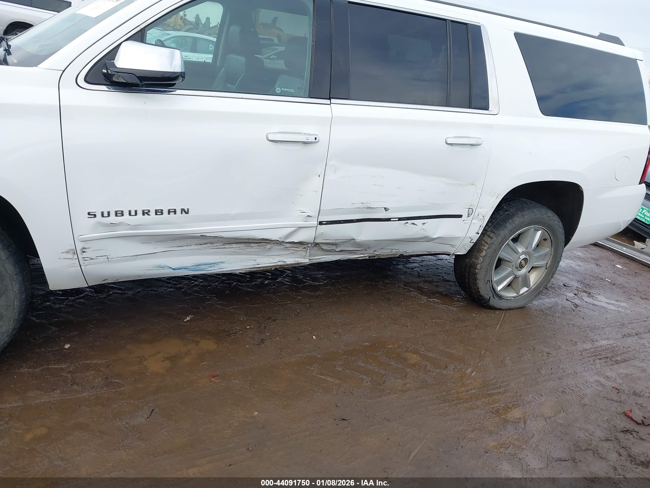 CHEVROLET SUBURBAN image 6