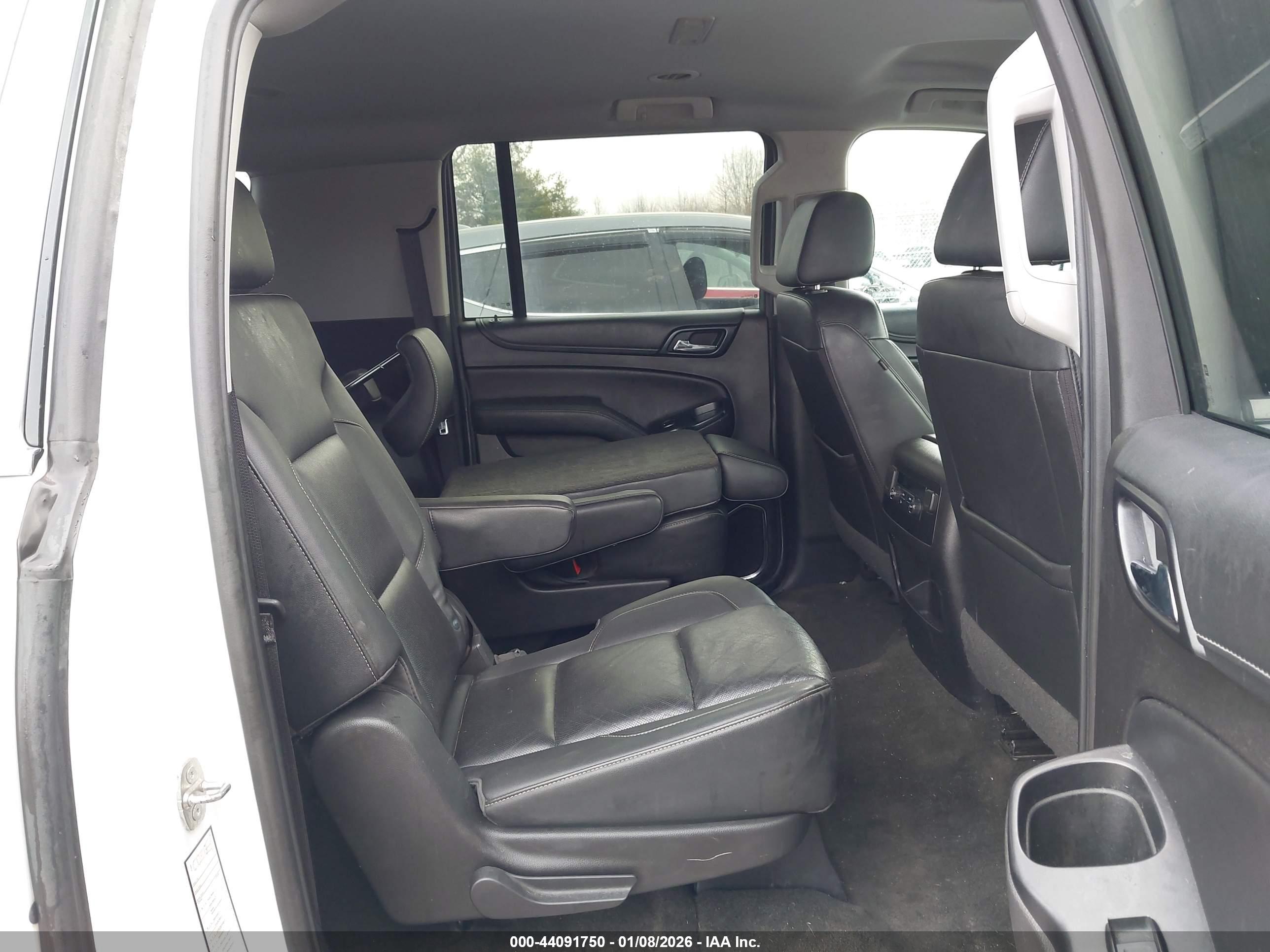 CHEVROLET SUBURBAN image 8