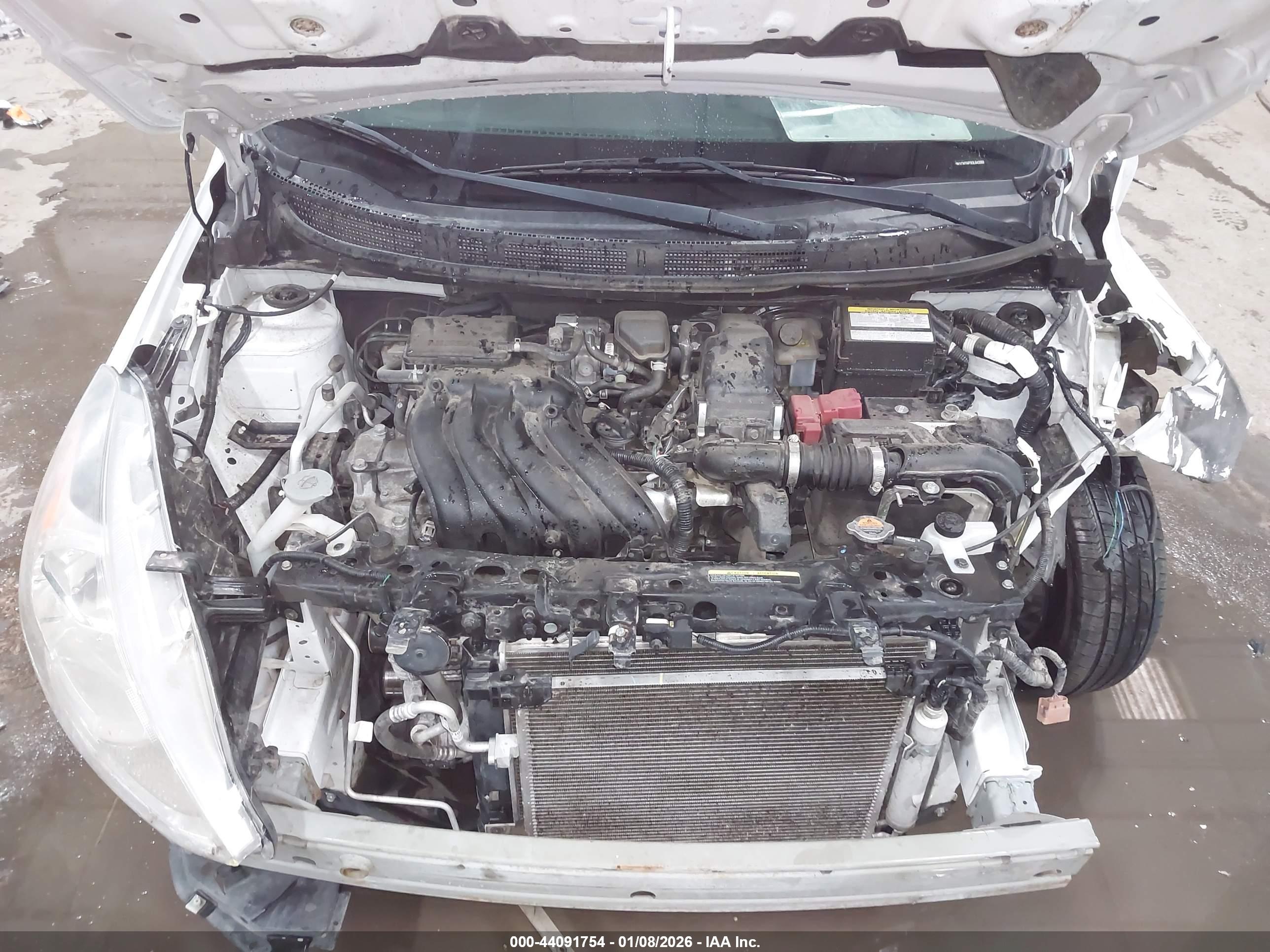 NISSAN VERSA image 10