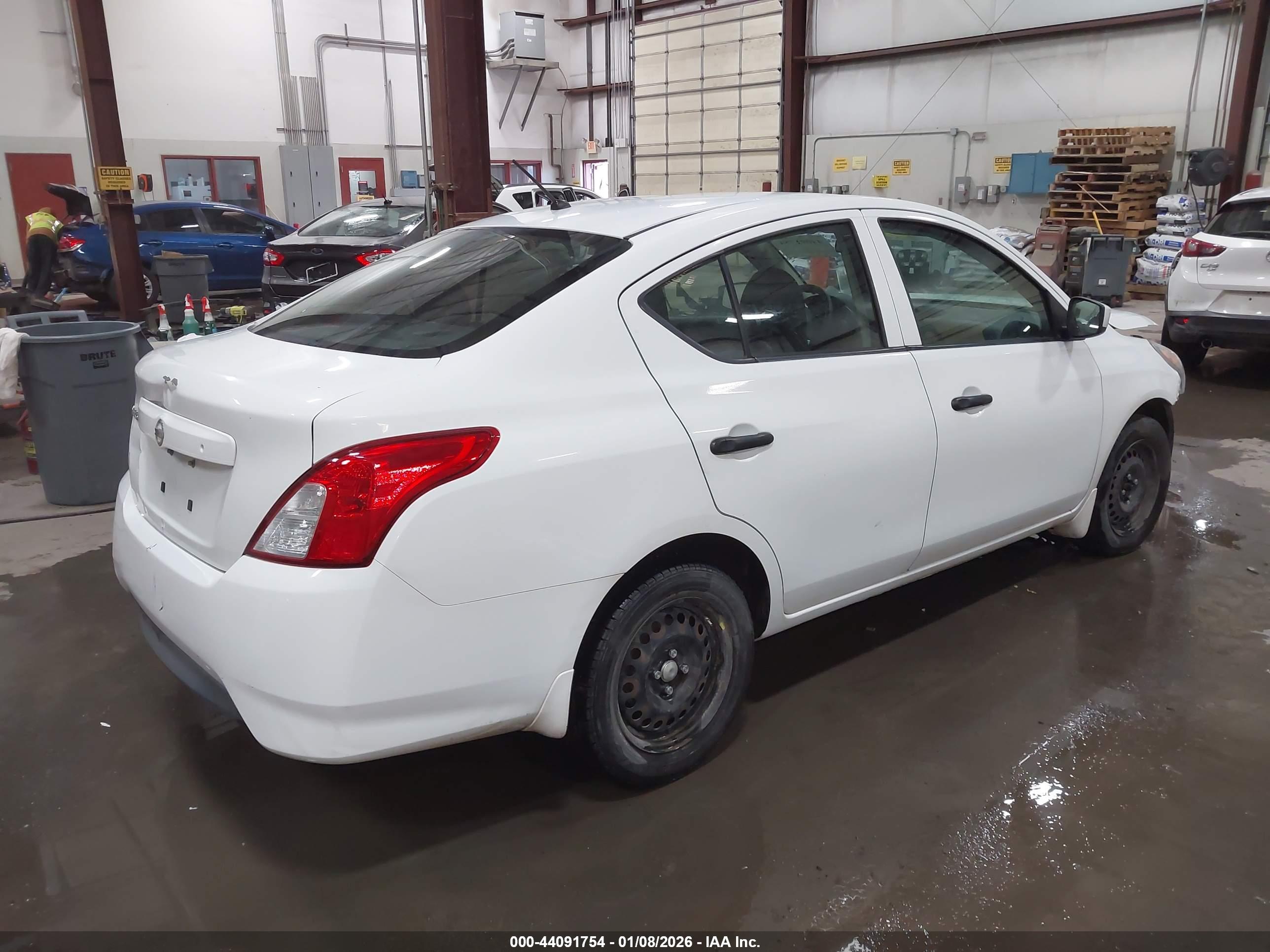 NISSAN VERSA image 4