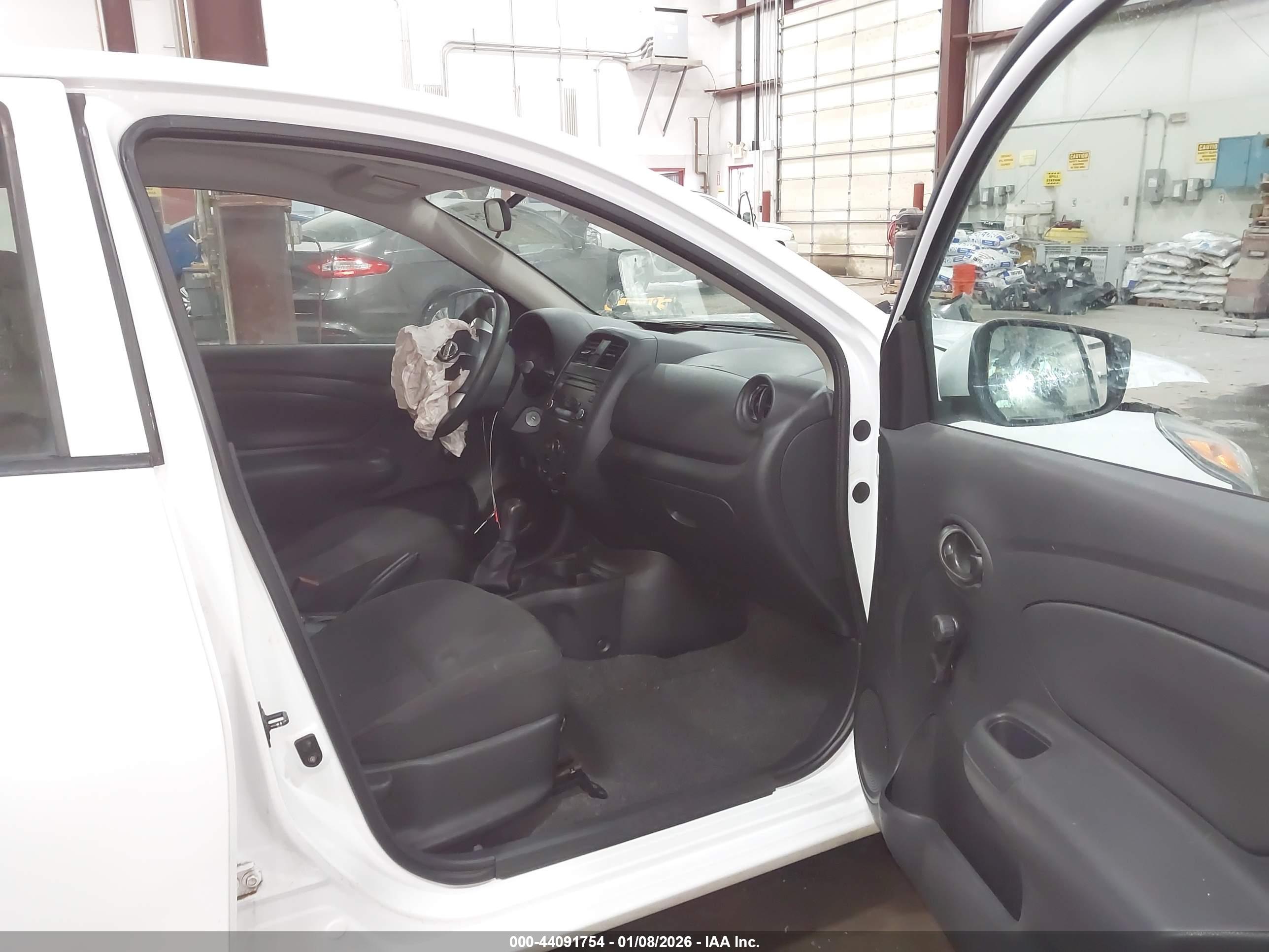 NISSAN VERSA image 5
