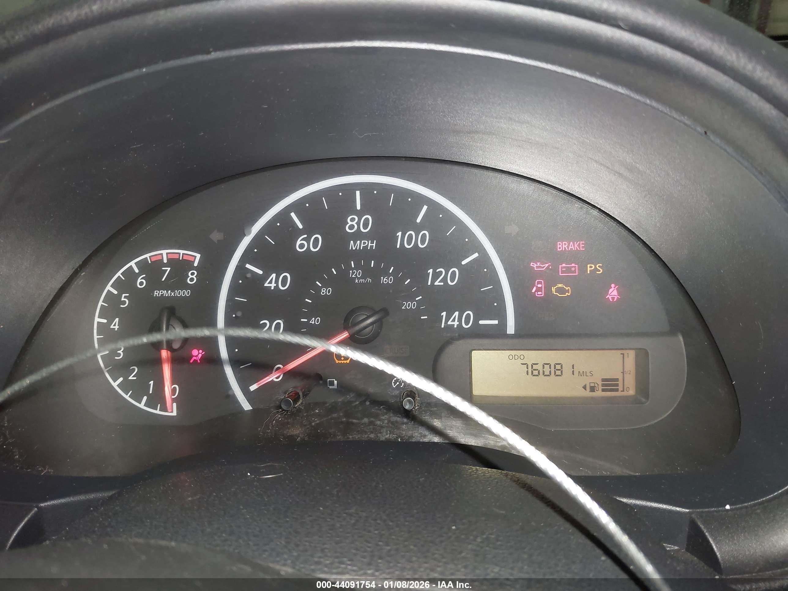 NISSAN VERSA image 7
